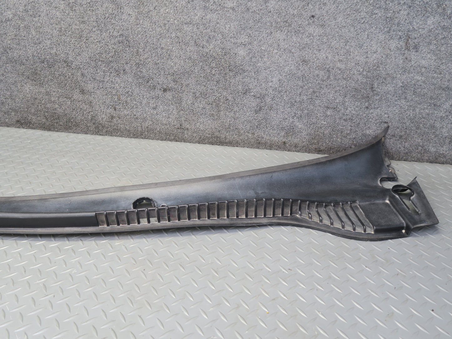 05-07 Chevrolet Corvette C6 Front Windshield Air Vent Cowl Trim Panel OEM
