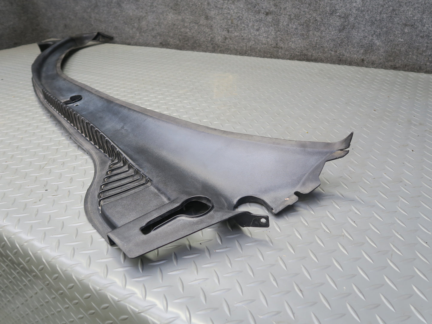 05-07 Chevrolet Corvette C6 Front Windshield Air Vent Cowl Trim Panel OEM