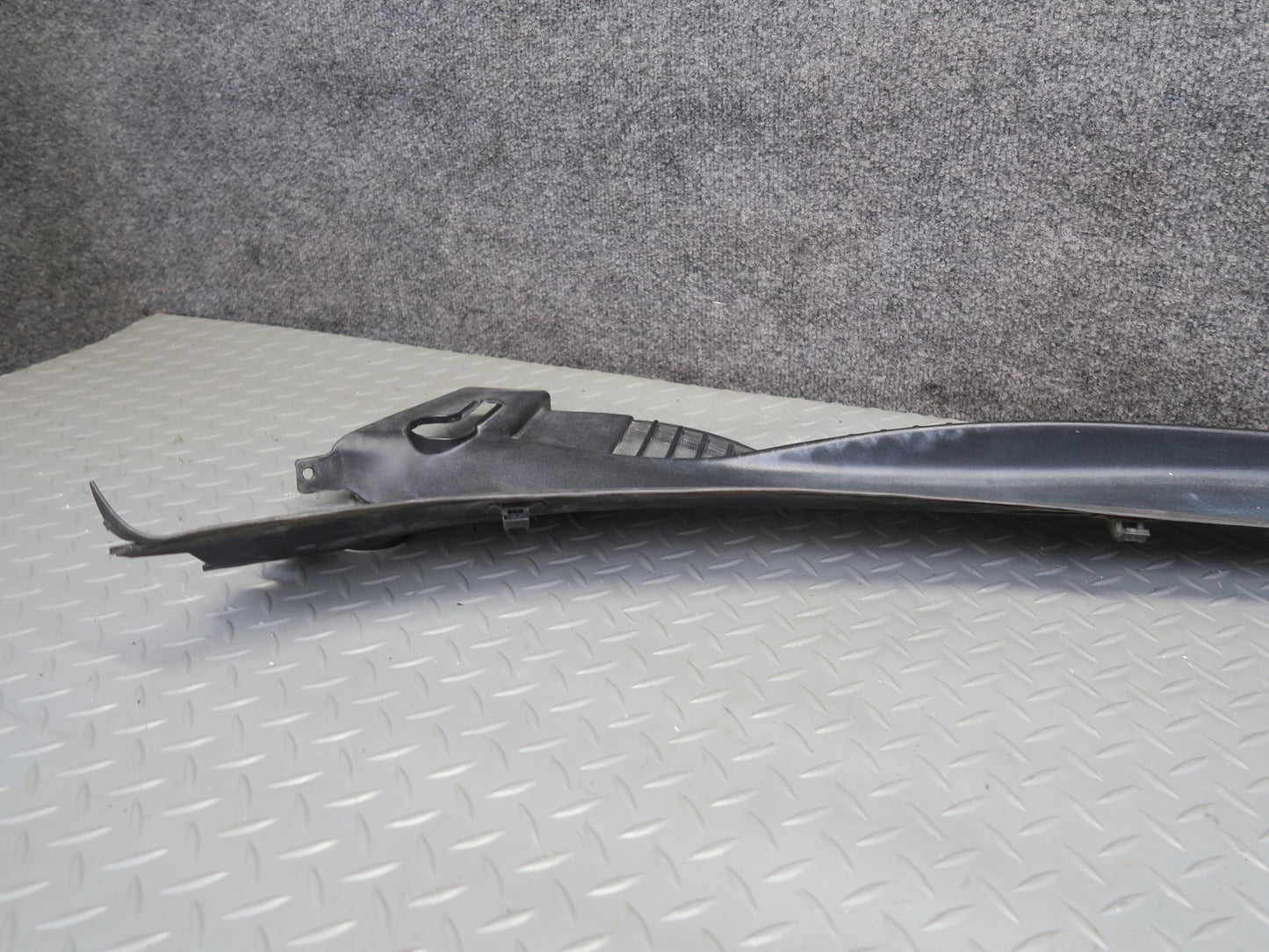 05-07 Chevrolet Corvette C6 Front Windshield Air Vent Cowl Trim Panel OEM