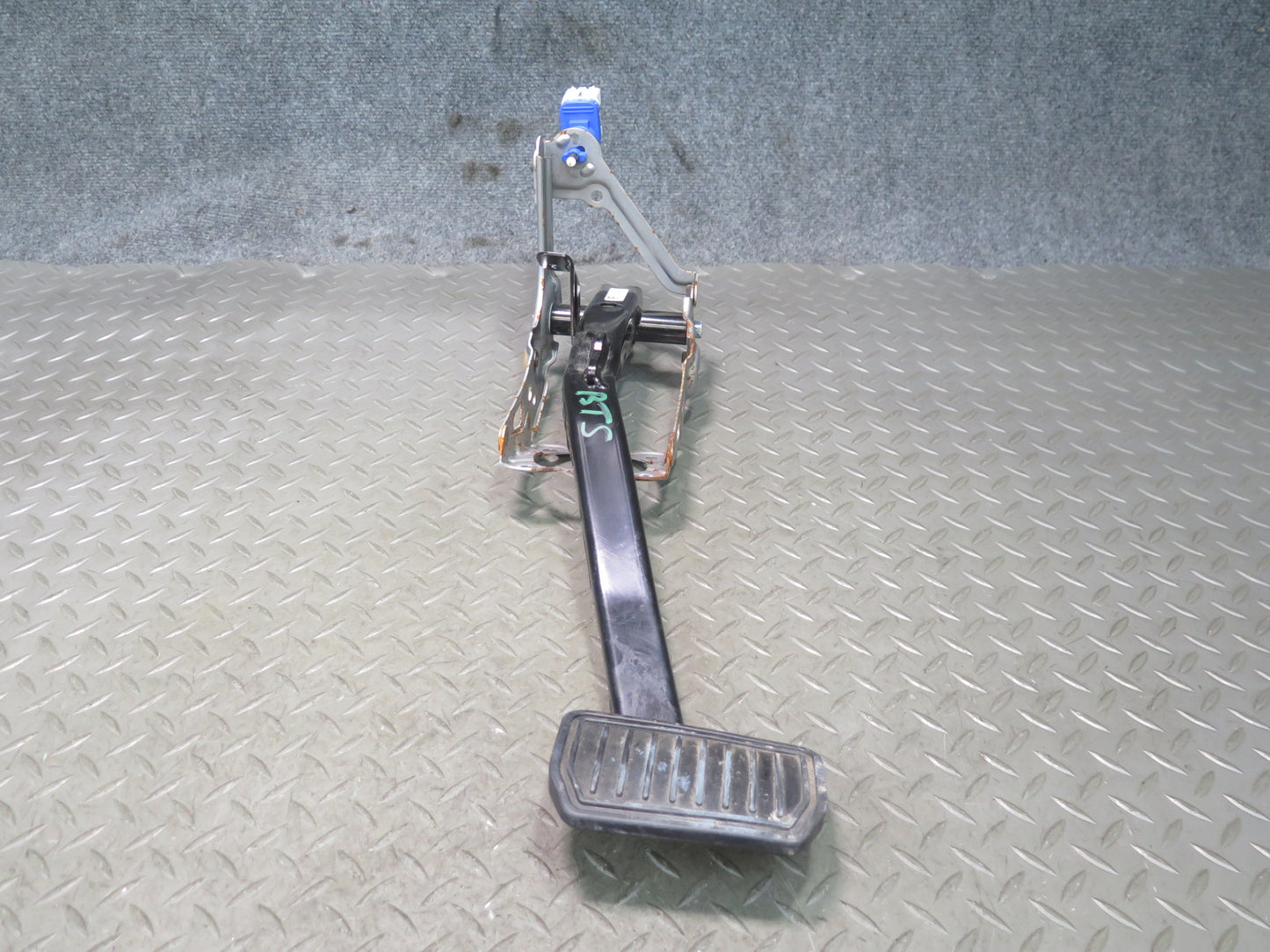 2016-2019 Tesla Model S 75D  Brake Stop Pedal Assembly W/ Bracket & Sensor