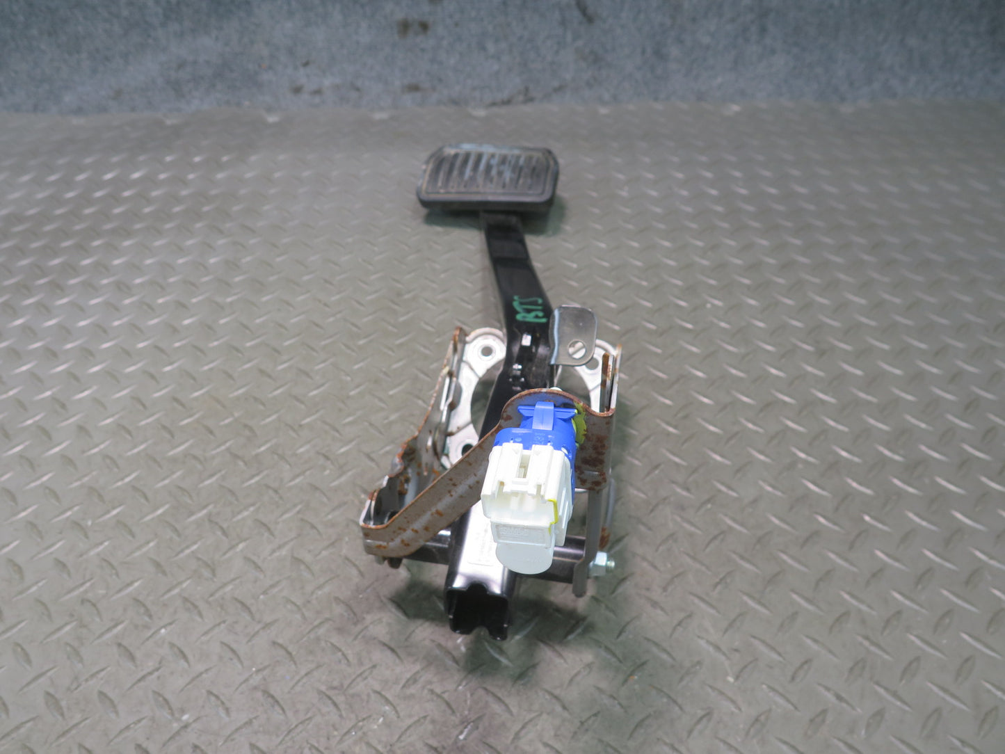 2016-2019 Tesla Model S 75D  Brake Stop Pedal Assembly W/ Bracket & Sensor