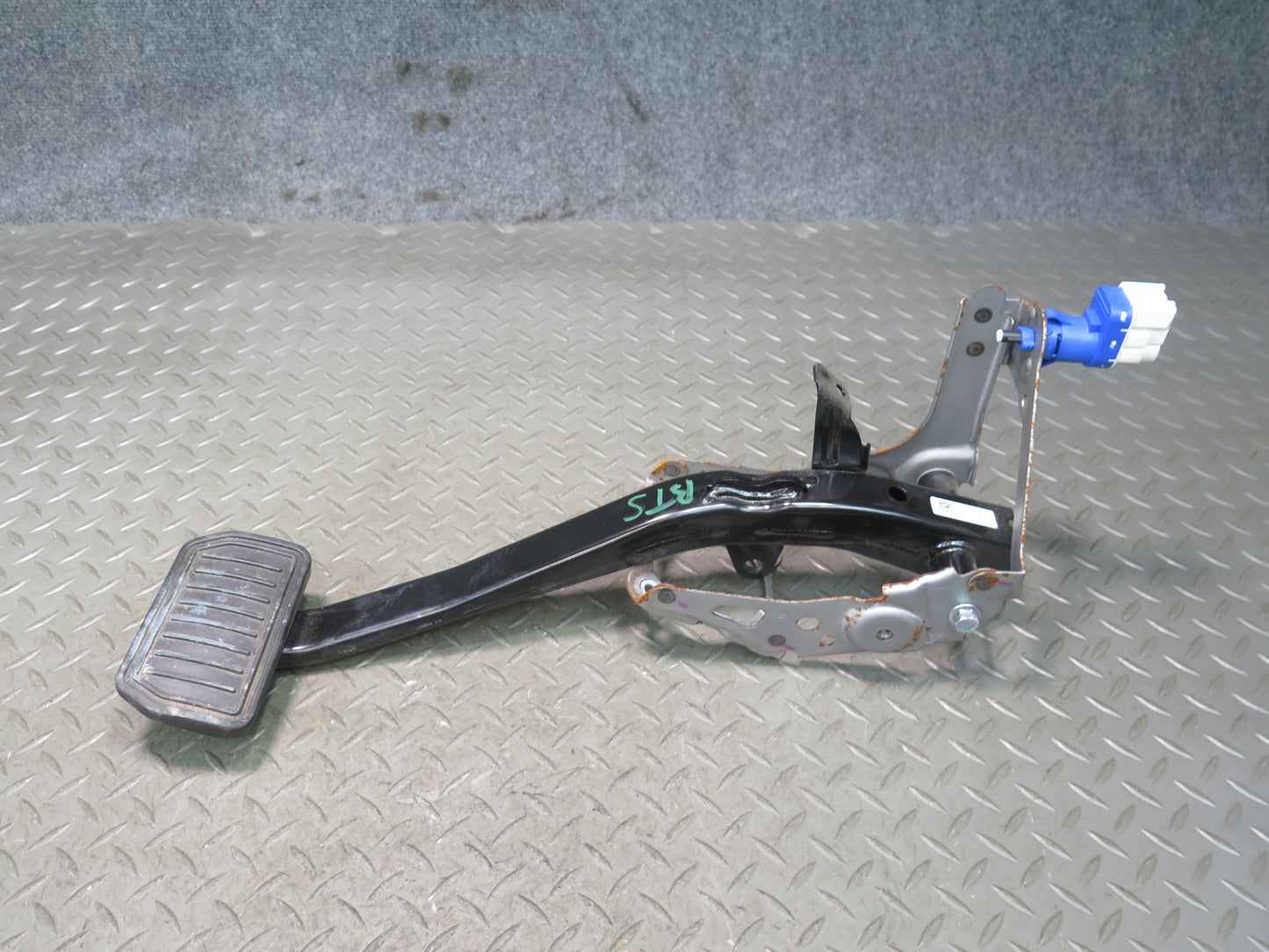 2016-2019 Tesla Model S 75D  Brake Stop Pedal Assembly W/ Bracket & Sensor
