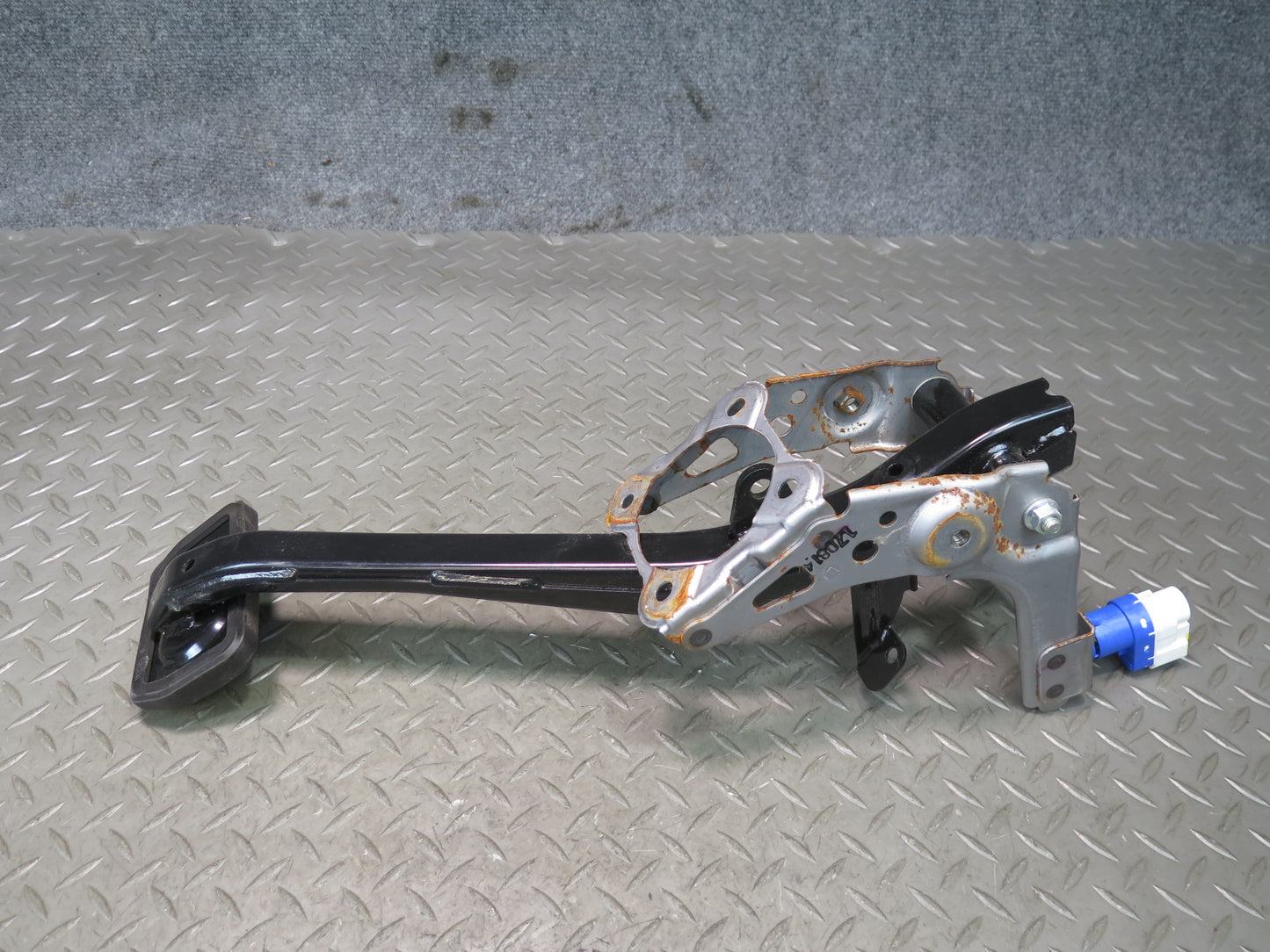 2016-2019 Tesla Model S 75D  Brake Stop Pedal Assembly W/ Bracket & Sensor
