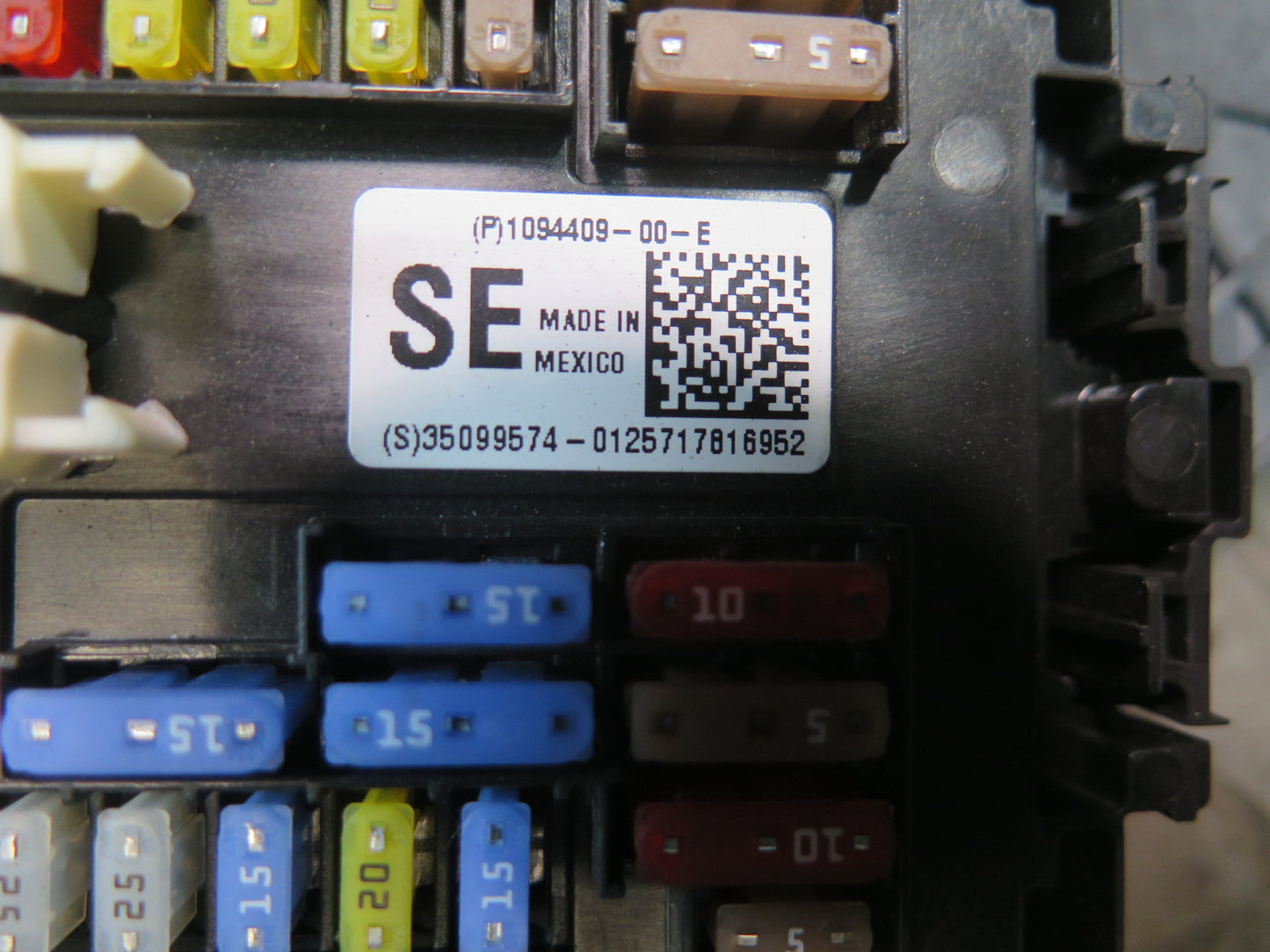 2016-2019 Tesla Model S 75D Front Cabin Fuse Relay Junction Box Module