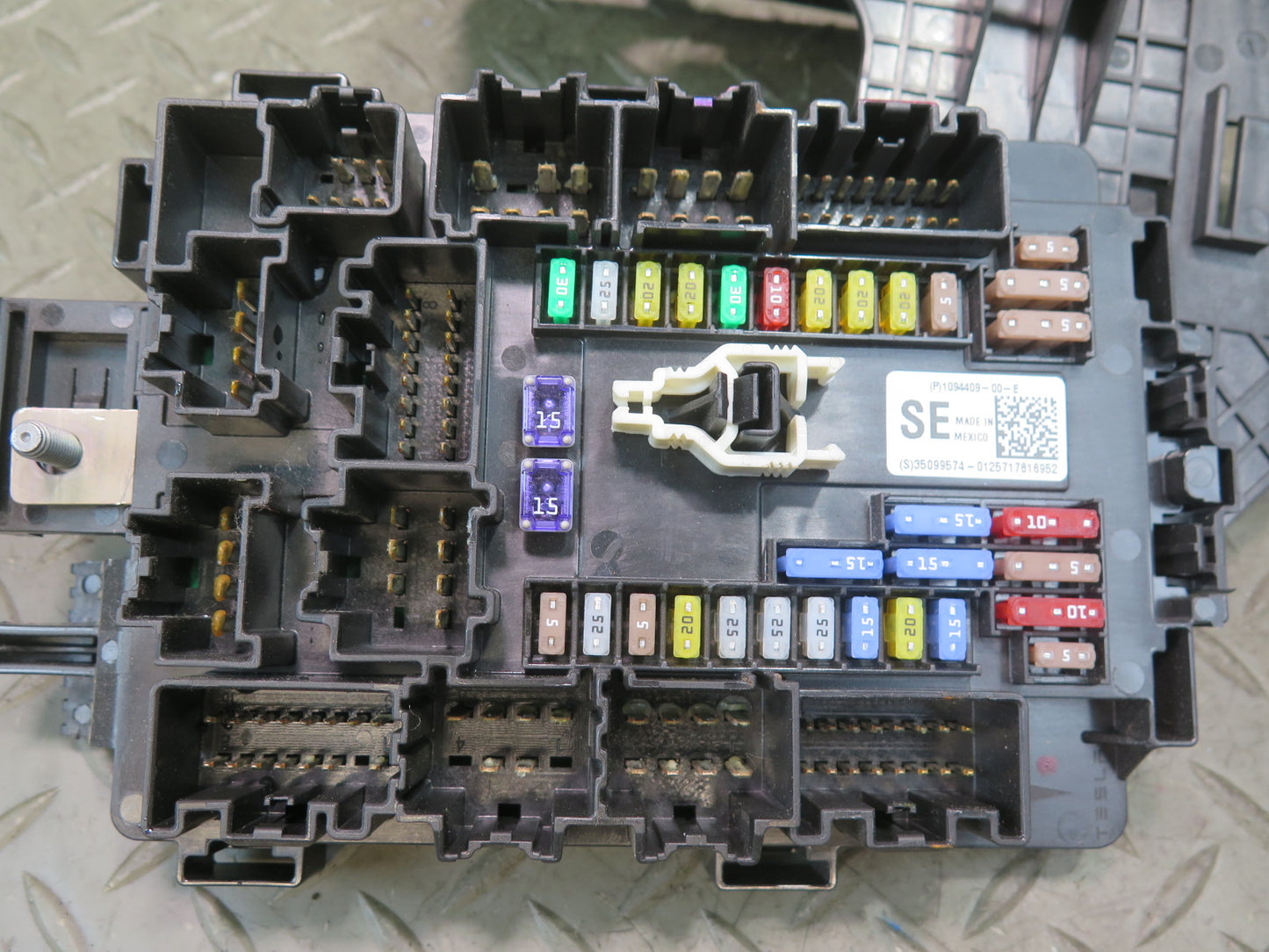 2016-2019 Tesla Model S 75D Front Cabin Fuse Relay Junction Box Module