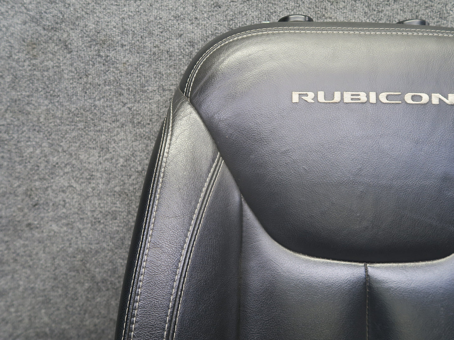 13-17 Jeep Wrangler JK Rubicon 4-DOOR Front Left Leather Seat Upper Cushion OEM