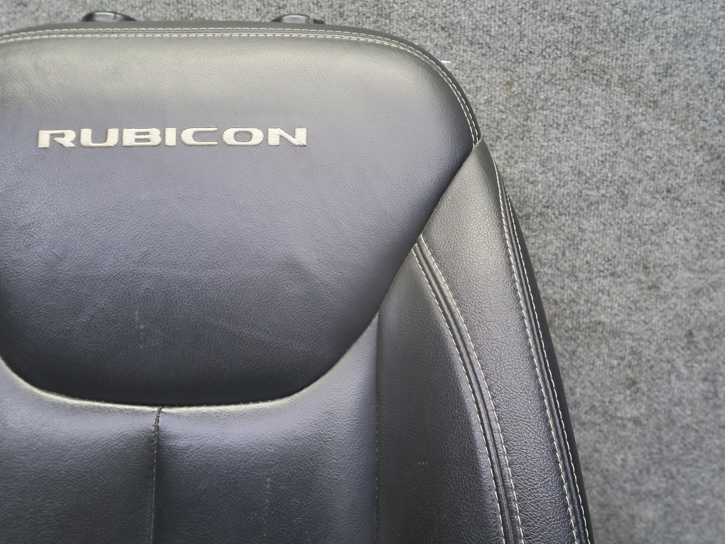 13-17 Jeep Wrangler JK Rubicon 4-DOOR Front Left Leather Seat Upper Cushion OEM