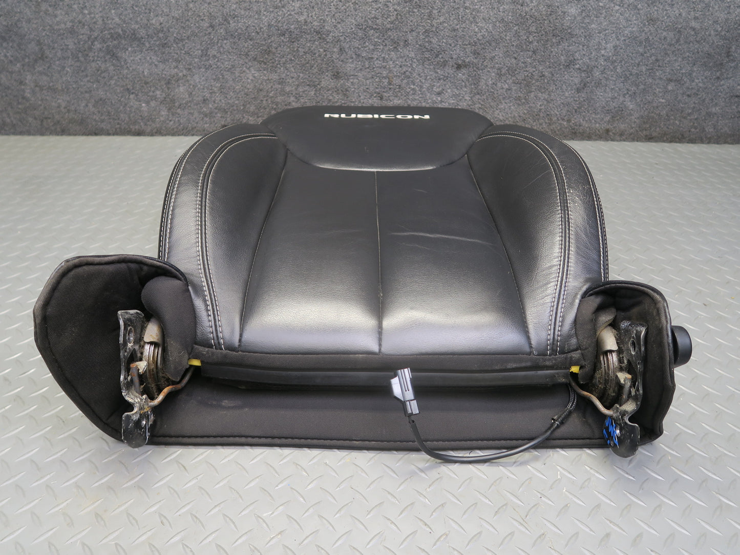 13-17 Jeep Wrangler JK Rubicon 4-DOOR Front Left Leather Seat Upper Cushion OEM