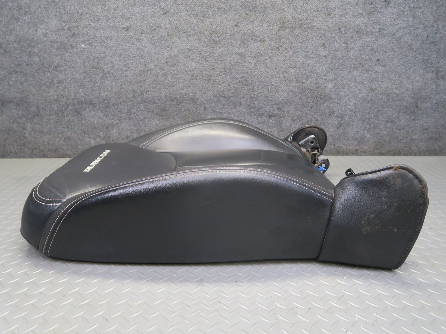 13-17 Jeep Wrangler JK Rubicon 4-DOOR Front Left Leather Seat Upper Cushion OEM