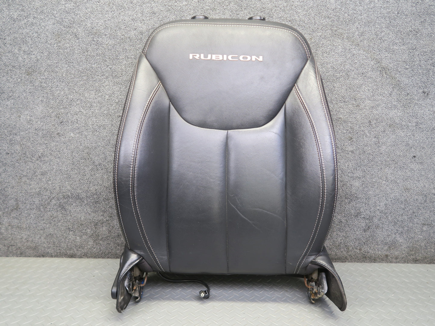 13-17 Jeep Wrangler JK Rubicon 4-DOOR Front Right Leather Seat Upper Cushion OEM