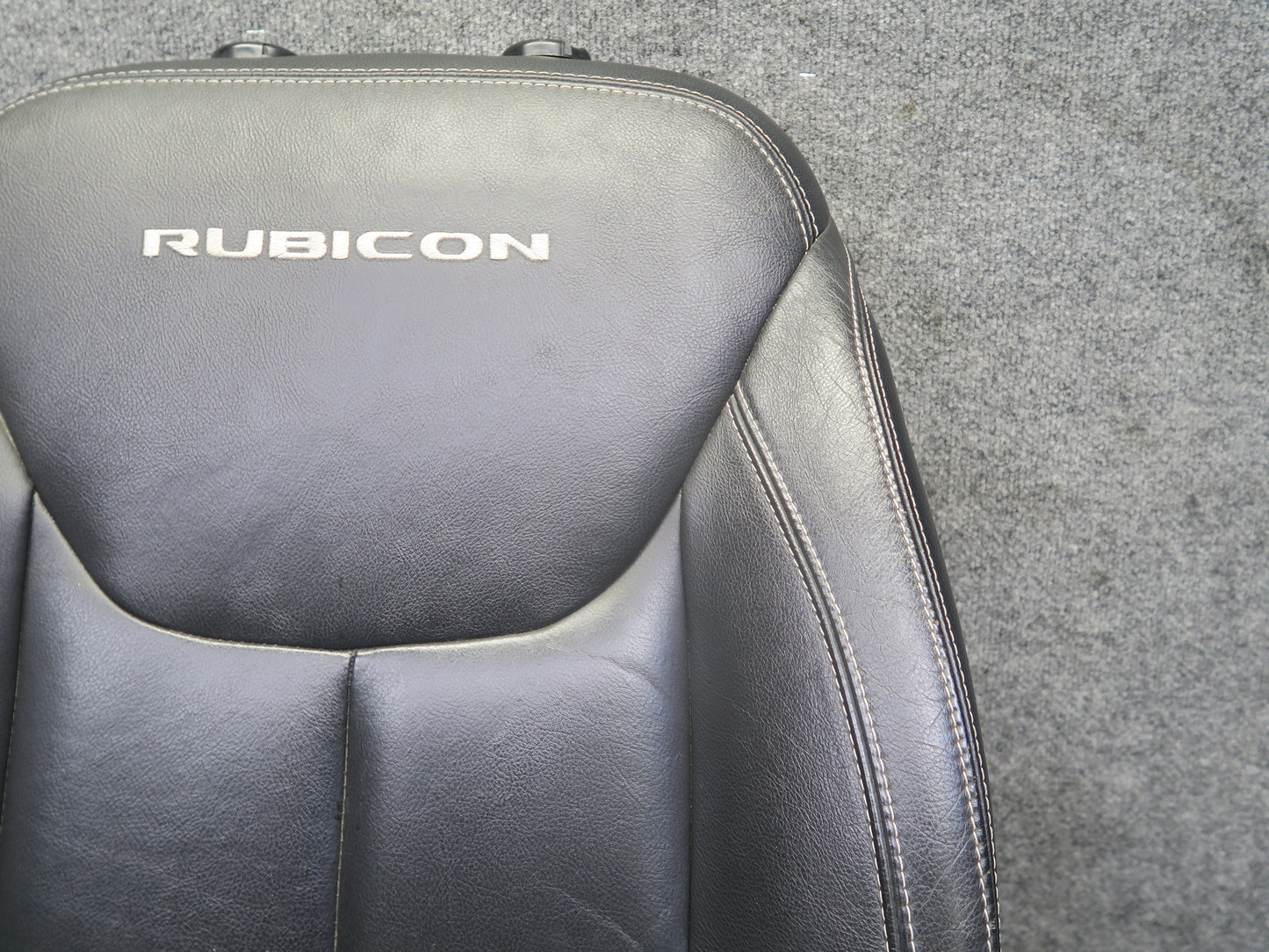 13-17 Jeep Wrangler JK Rubicon 4-DOOR Front Right Leather Seat Upper Cushion OEM