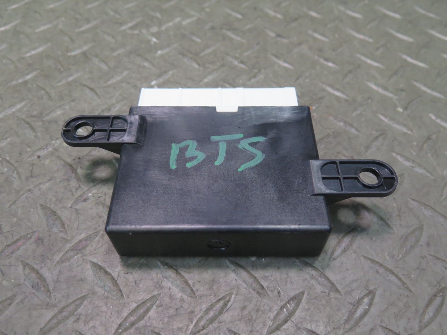2016-2019 Tesla Model S 75D Parking Park Assist Control Module Unit