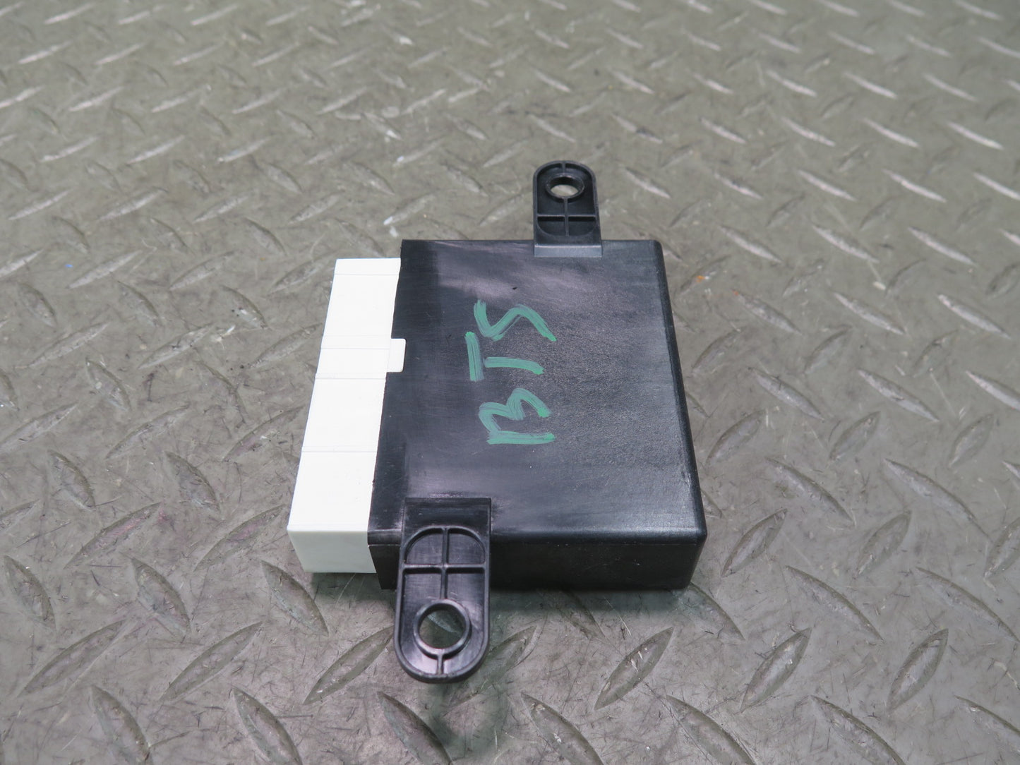 2016-2019 Tesla Model S 75D Parking Park Assist Control Module Unit