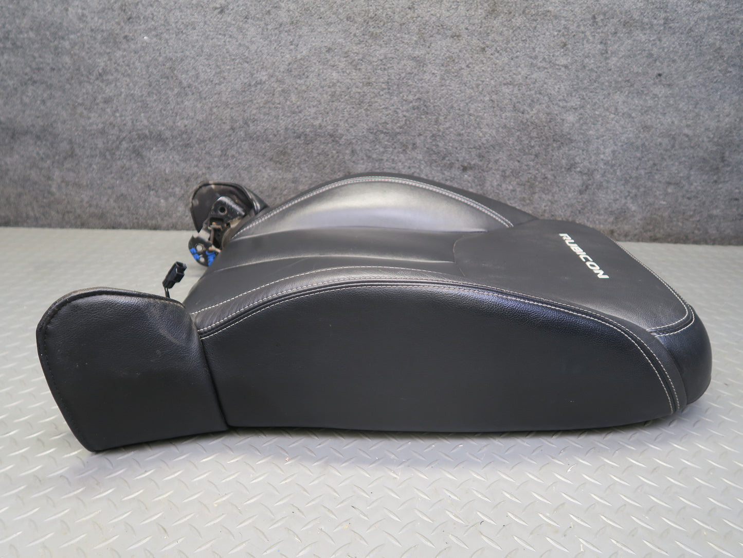 13-17 Jeep Wrangler JK Rubicon 4-DOOR Front Right Leather Seat Upper Cushion OEM