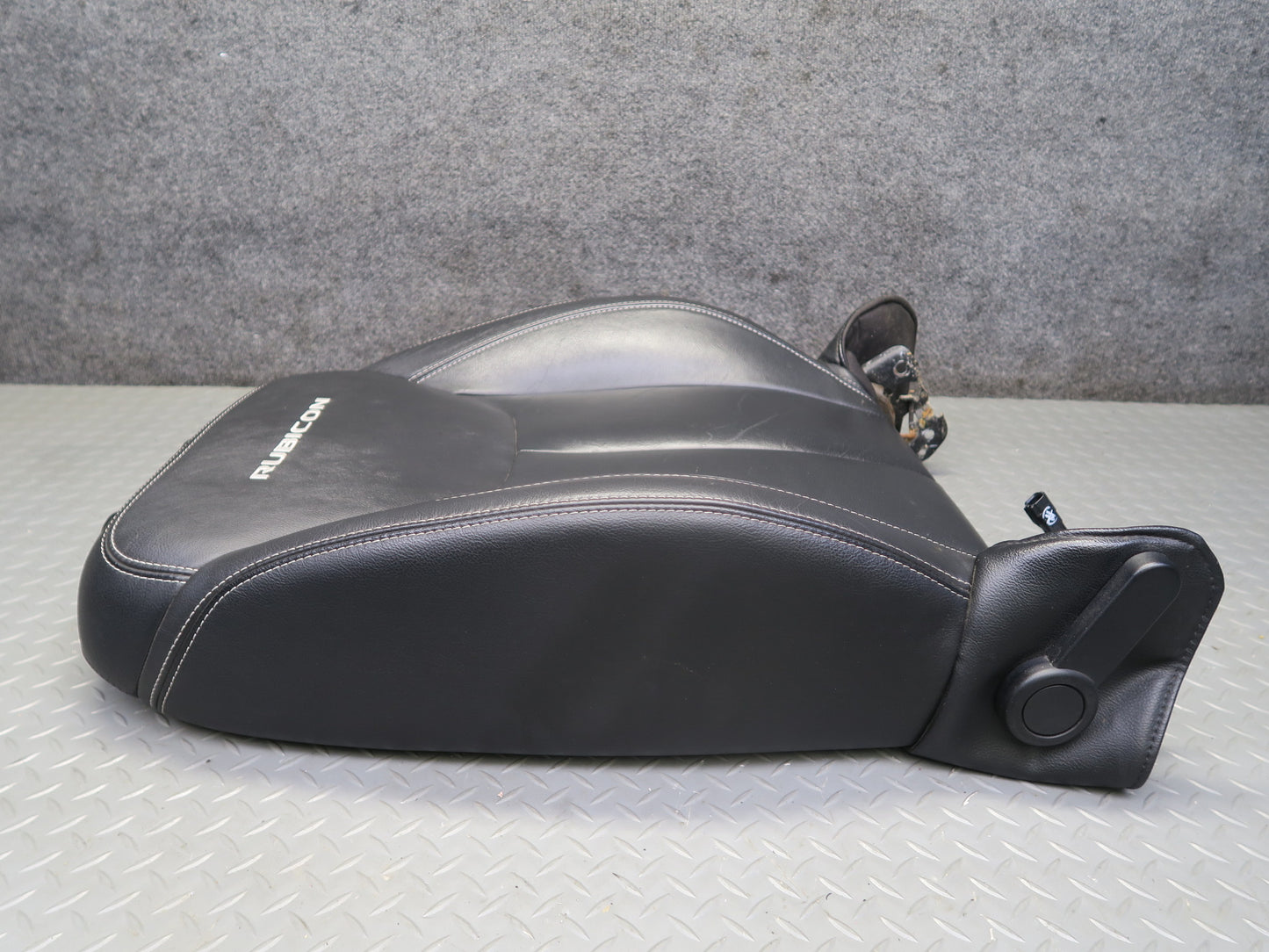13-17 Jeep Wrangler JK Rubicon 4-DOOR Front Right Leather Seat Upper Cushion OEM