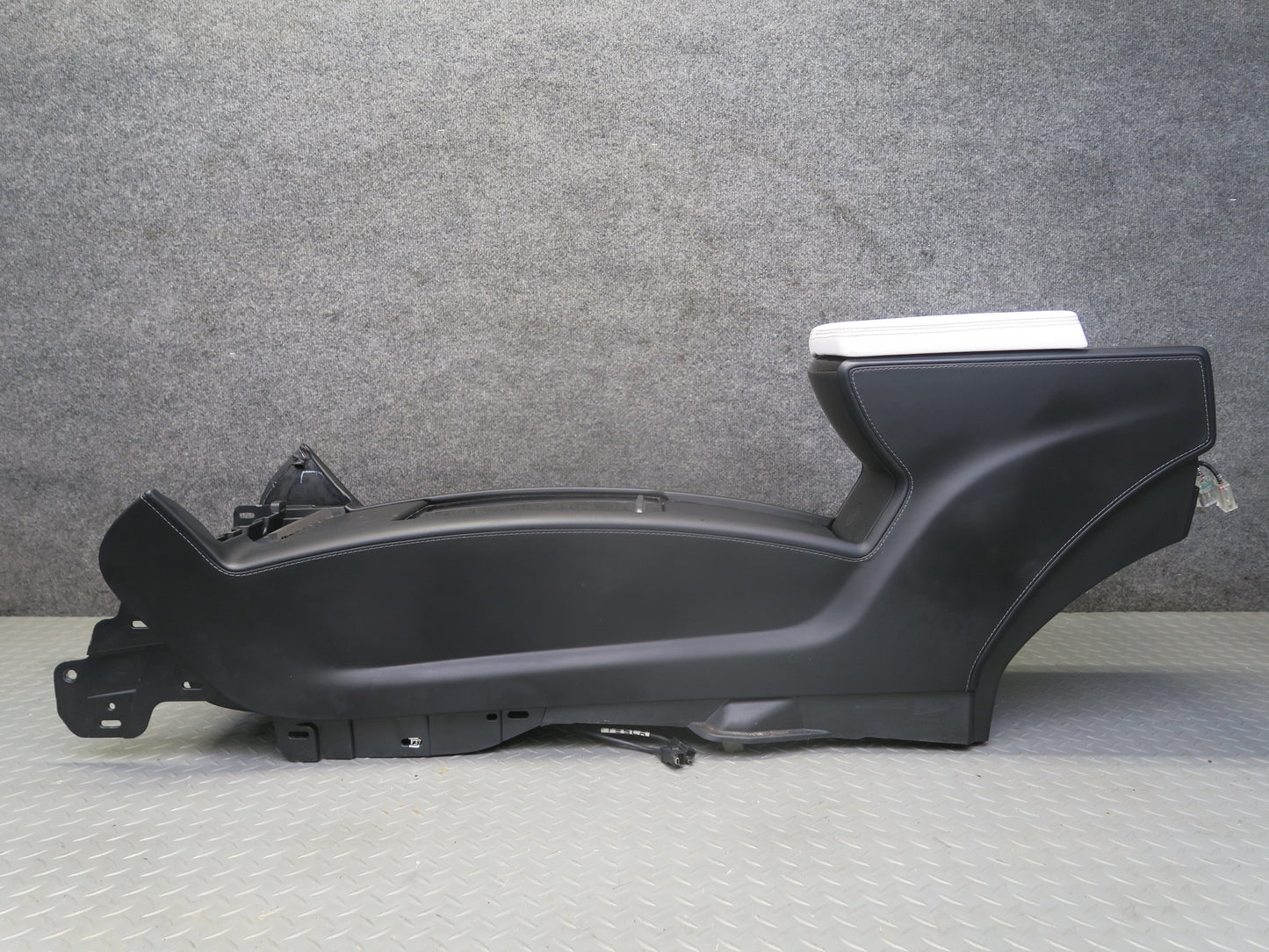 2016-2019 Tesla Model S 75D Front Center Console Frame W/ Armrest Assembly