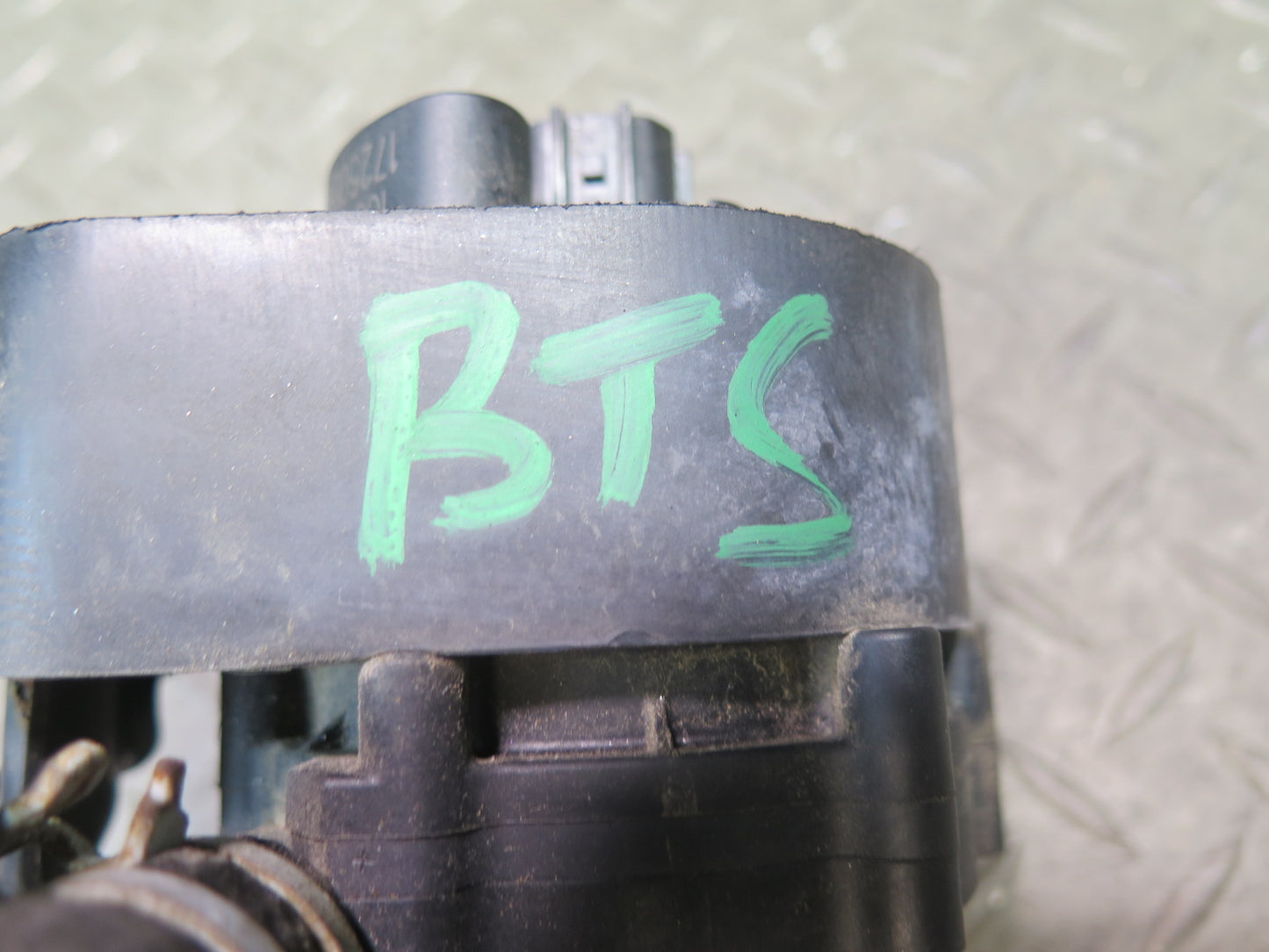 2016-2019 Tesla Model S 75D Auxiliary Cooling Water Pump