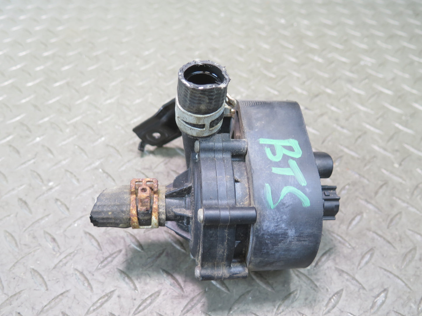 2016-2019 Tesla Model S 75D Auxiliary Cooling Water Pump