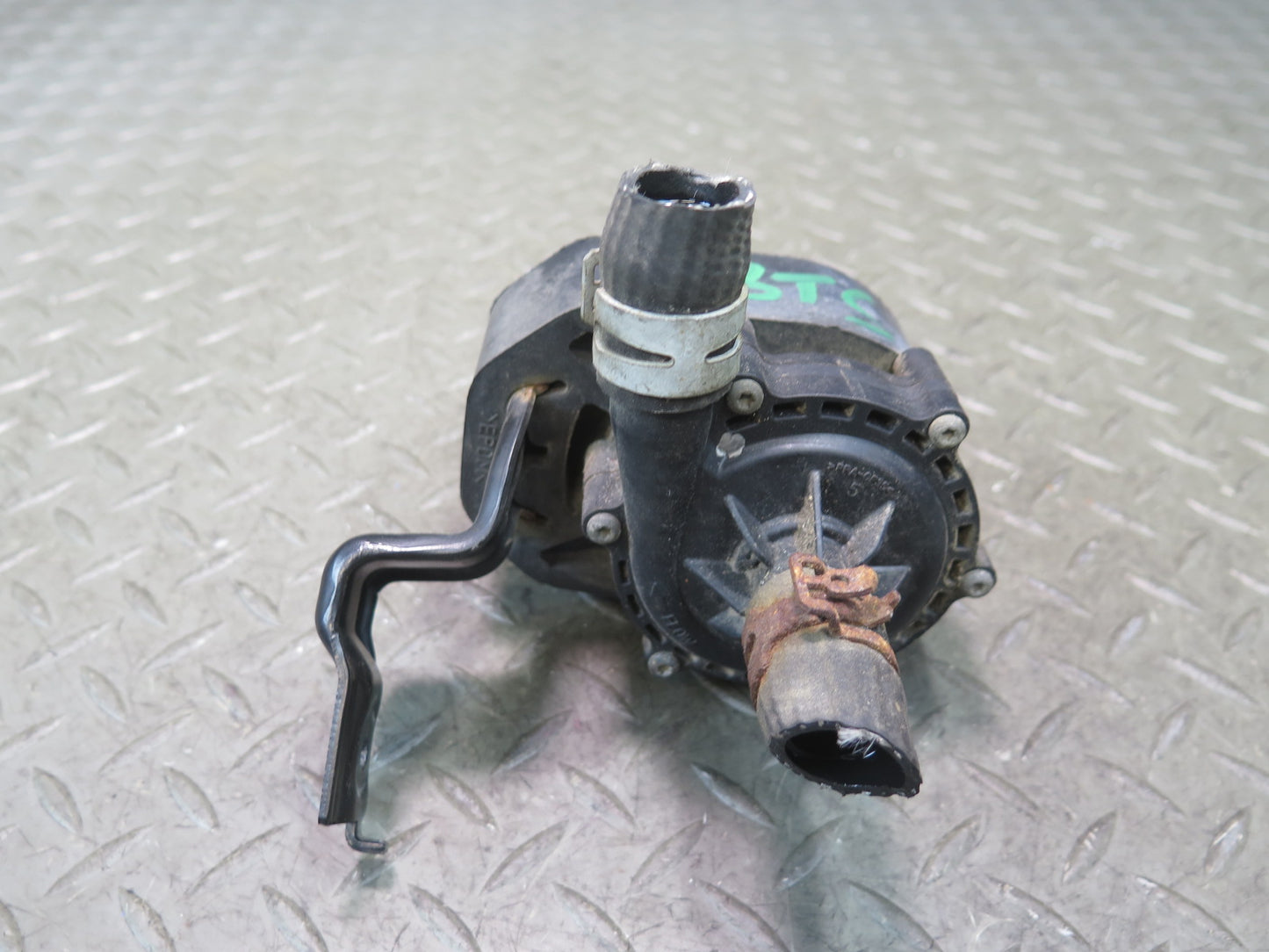 2016-2019 Tesla Model S 75D Auxiliary Cooling Water Pump