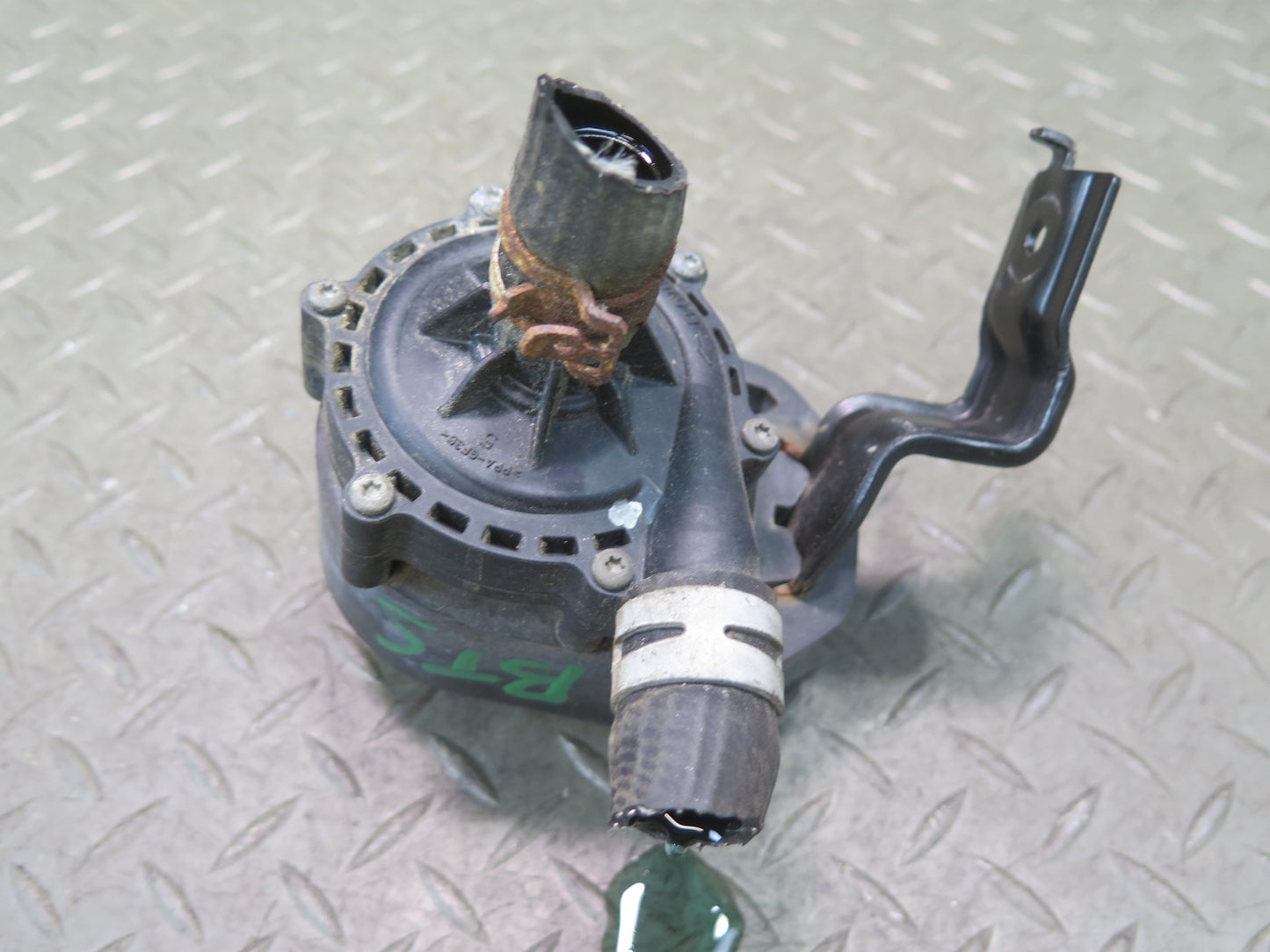 2016-2019 Tesla Model S 75D Auxiliary Cooling Water Pump