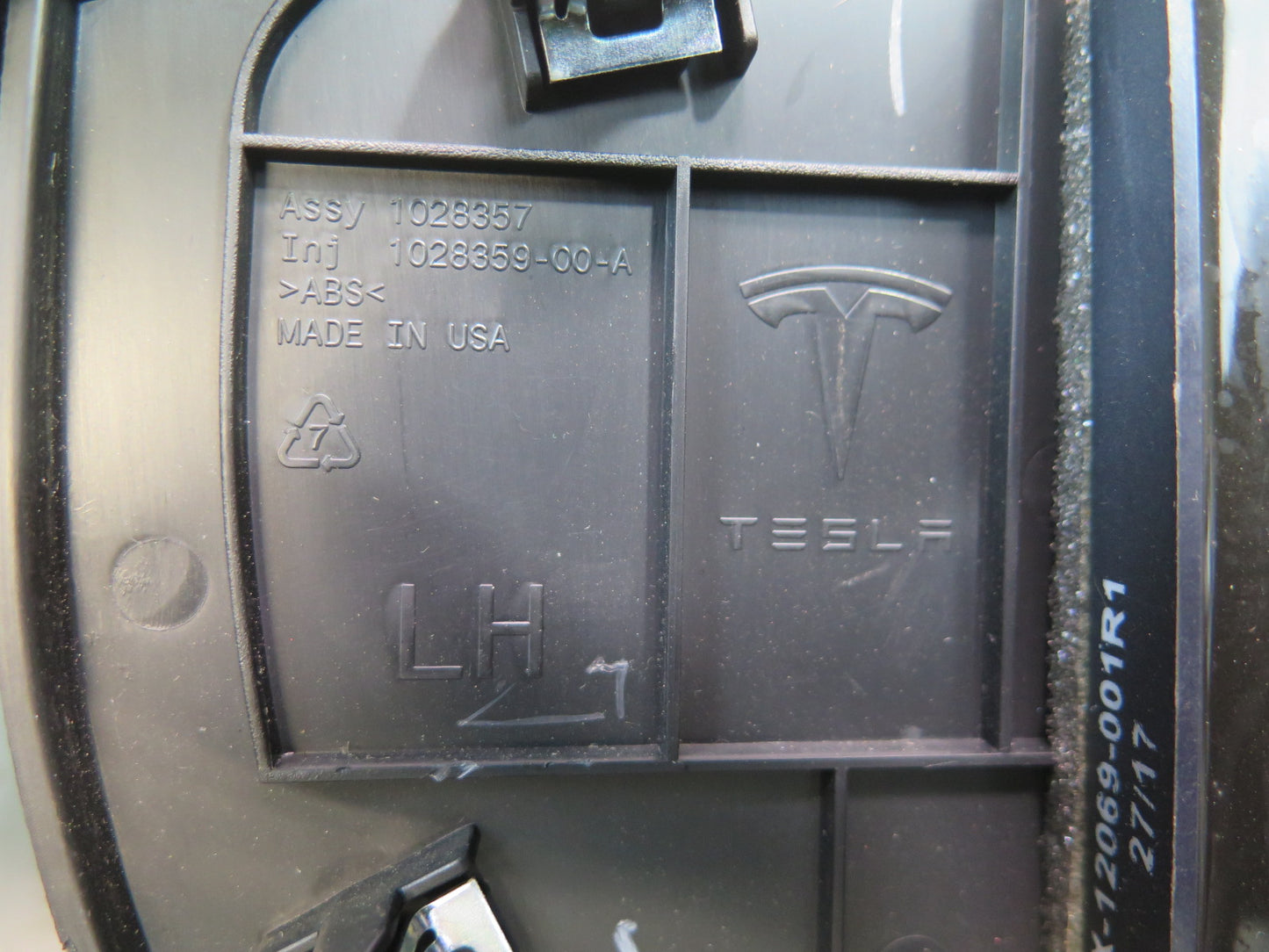 2016-2019 Tesla Model S 75D Front Left Side Dashboard END Cover Trim