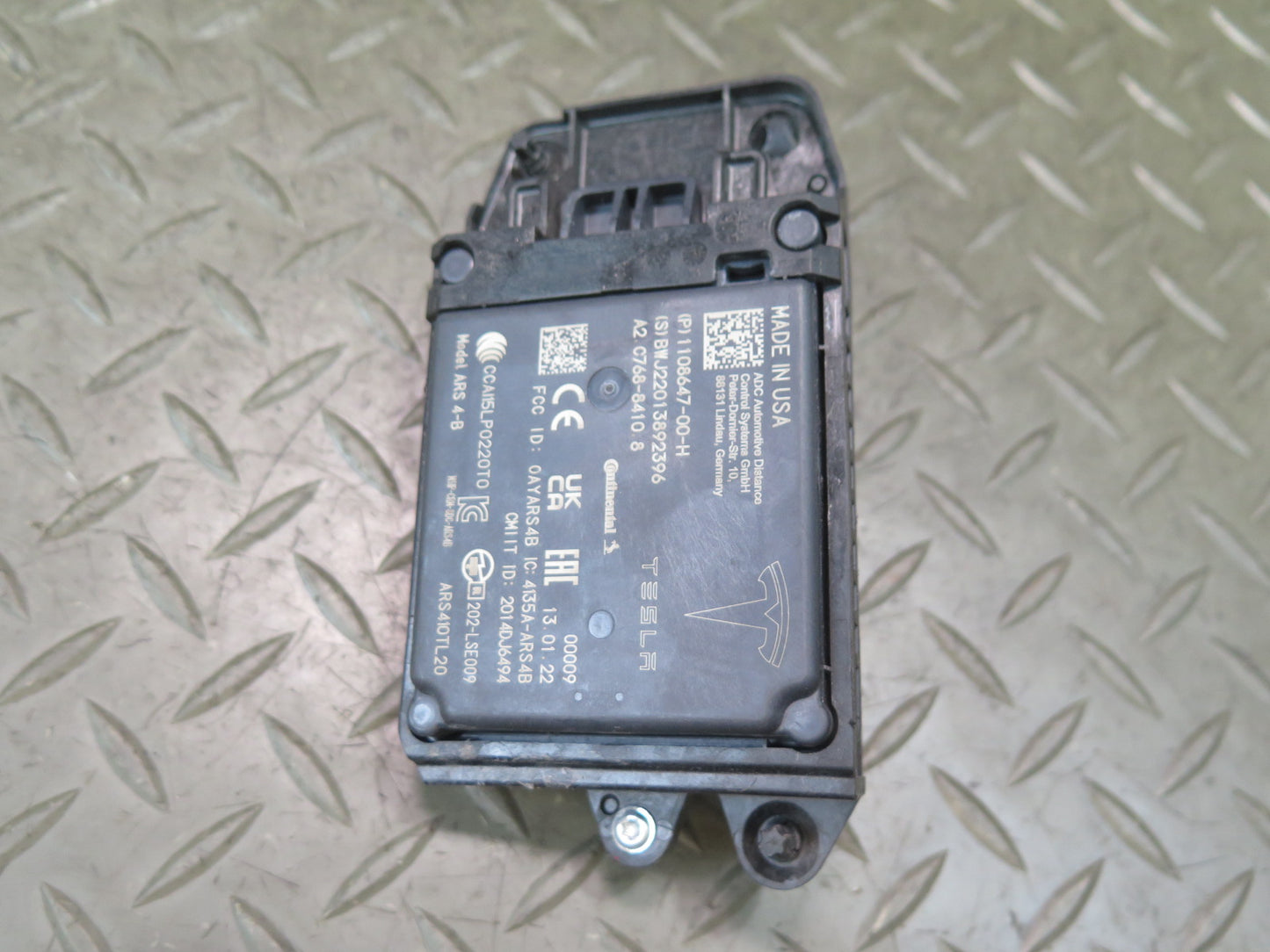 2016-2019 Tesla Model S 75D Front Cruise Control Distance Radar