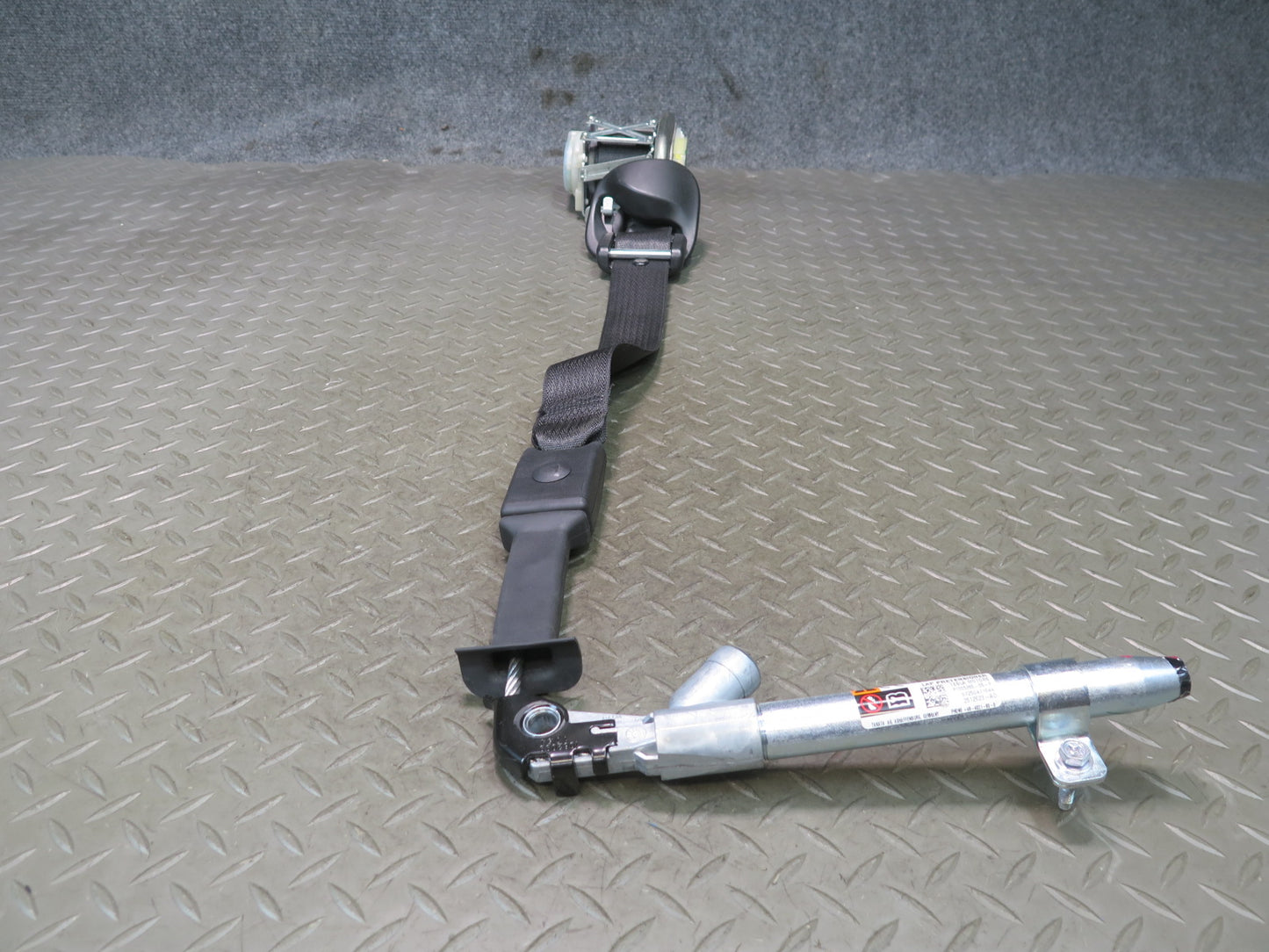 16-19 TESLA MODEL S 75D FRONT RIGHT PASSENGER SIDE SEAT BELT RETRACTOR W BUCKLE OEM