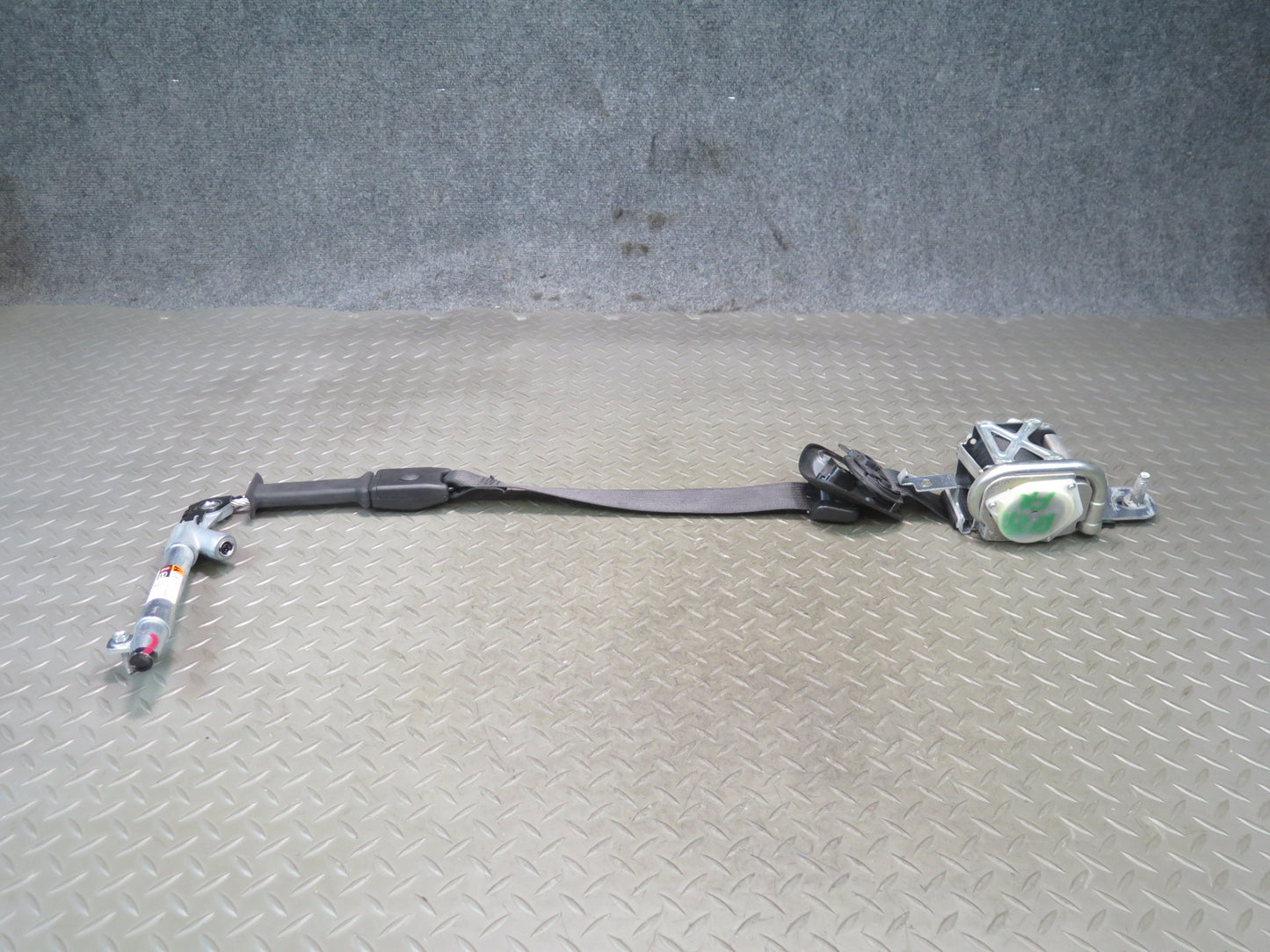 16-19 TESLA MODEL S 75D FRONT RIGHT PASSENGER SIDE SEAT BELT RETRACTOR W BUCKLE OEM