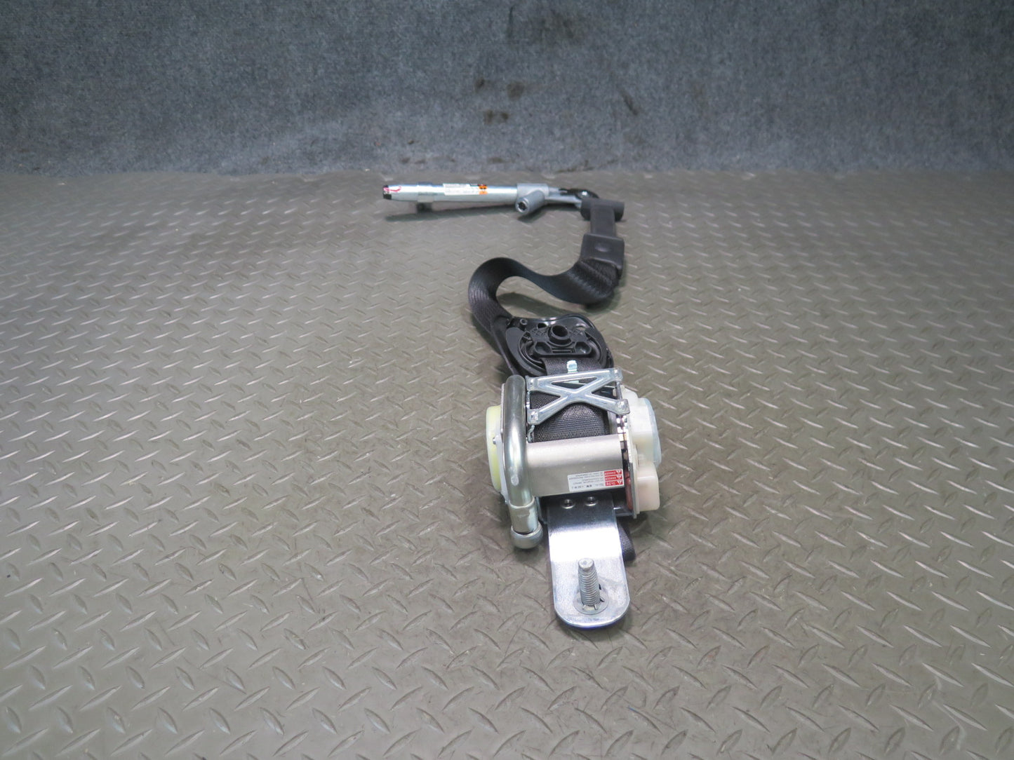 16-19 TESLA MODEL S 75D FRONT RIGHT PASSENGER SIDE SEAT BELT RETRACTOR W BUCKLE OEM