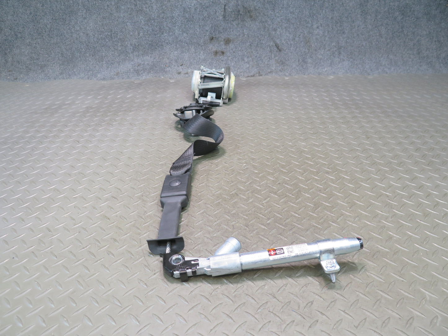 16-19 TESLA MODEL S 75D FRONT RIGHT PASSENGER SIDE SEAT BELT RETRACTOR W BUCKLE OEM