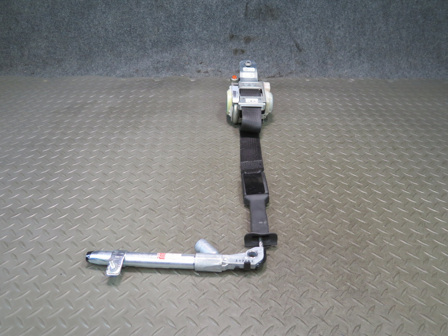 16-19 TESLA MODEL S 75D FRONT RIGHT PASSENGER SIDE SEAT BELT RETRACTOR W BUCKLE OEM