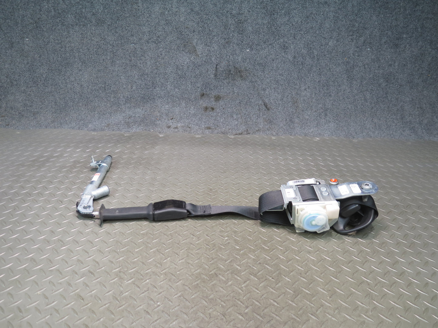 16-19 TESLA MODEL S 75D FRONT RIGHT PASSENGER SIDE SEAT BELT RETRACTOR W BUCKLE OEM