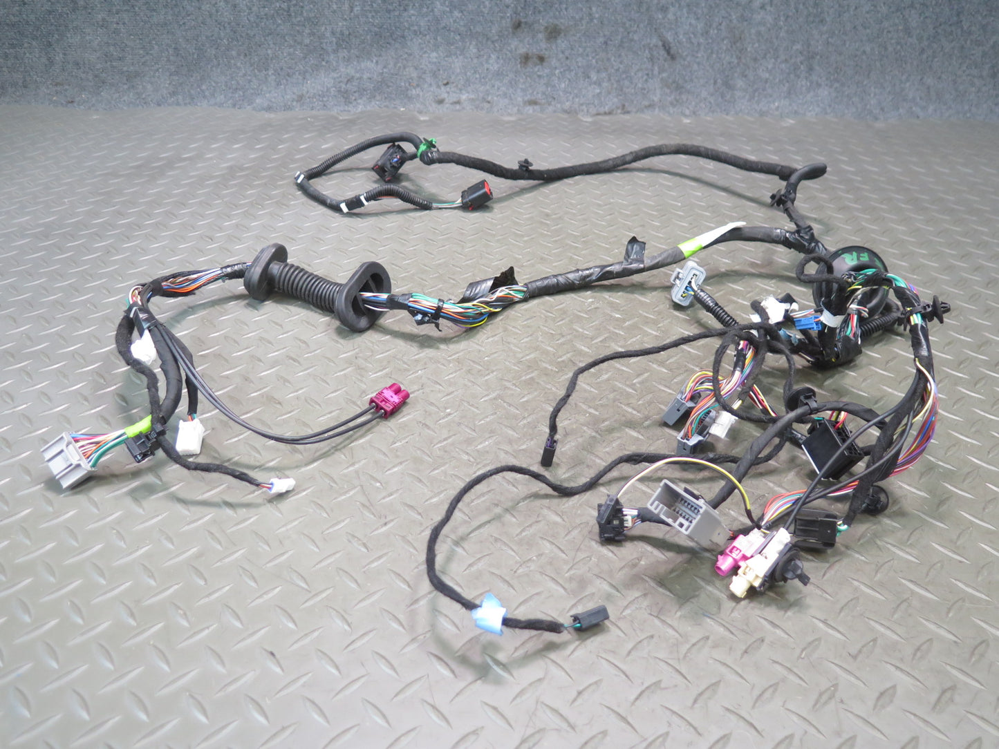 2016-2019 Tesla Model S 75D Front Right Pass Side Door Wiring Harness
