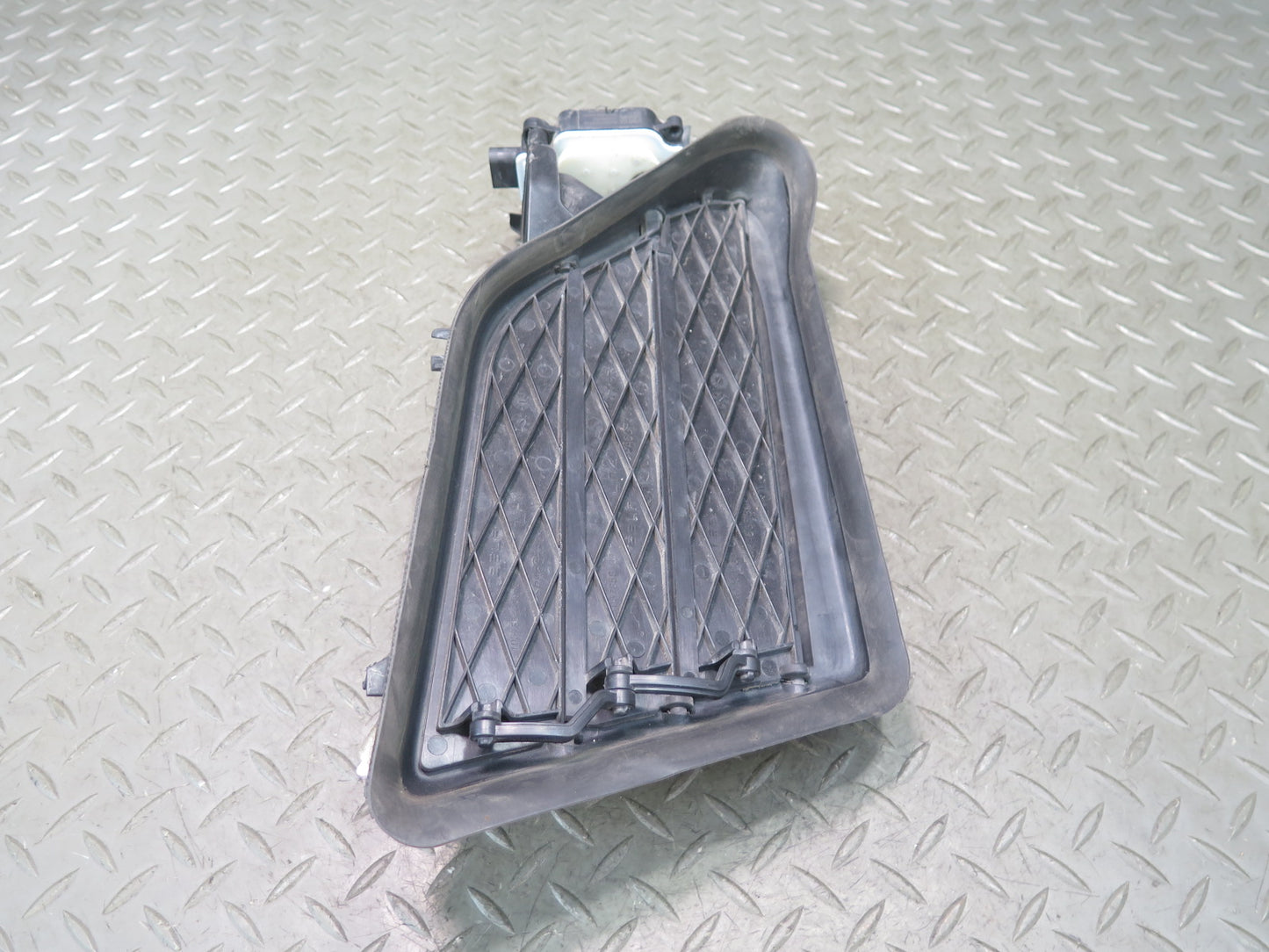 2016-2019 Tesla Model S 75D Front Left Side Active Louver Air Shutter Grille