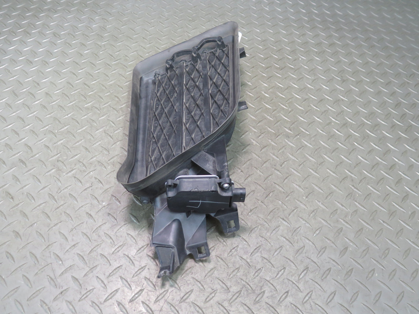 2016-2019 Tesla Model S 75D Front Left Side Active Louver Air Shutter Grille