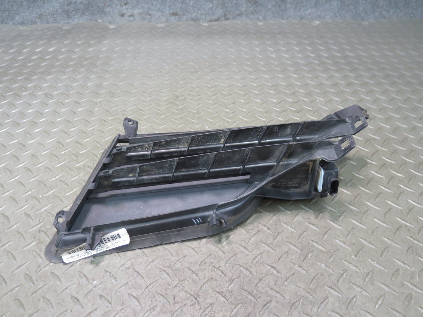 2016-2019 Tesla Model S 75D Front Left Side Active Louver Air Shutter Grille