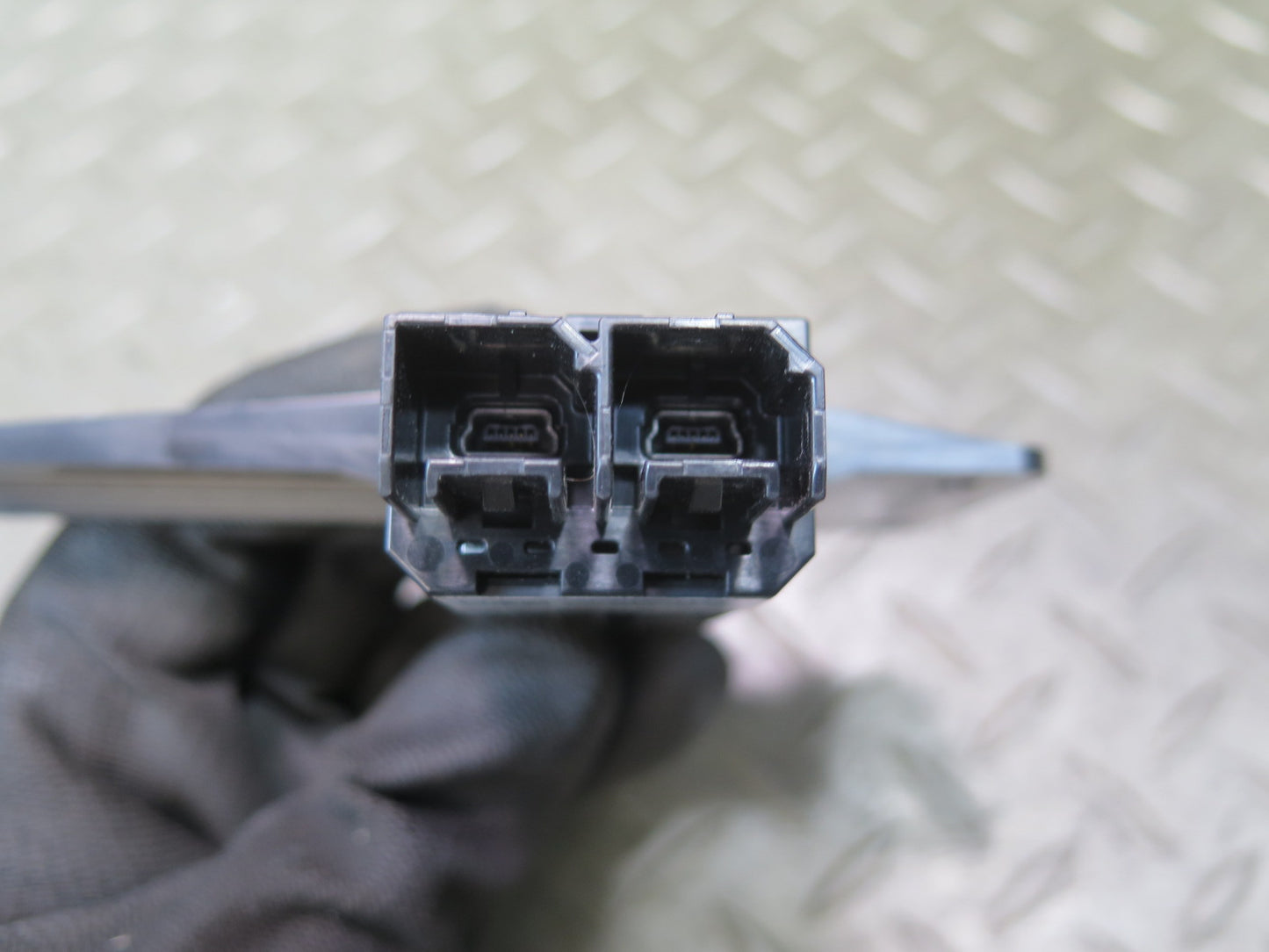 2016-2019 Tesla Model S 75D Dual Port Splitter USB Charger Adapter Module Unit