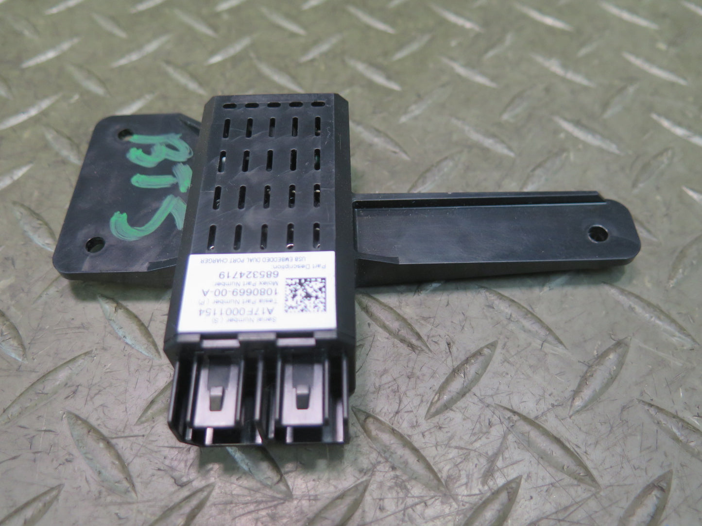 2016-2019 Tesla Model S 75D Dual Port Splitter USB Charger Adapter Module Unit