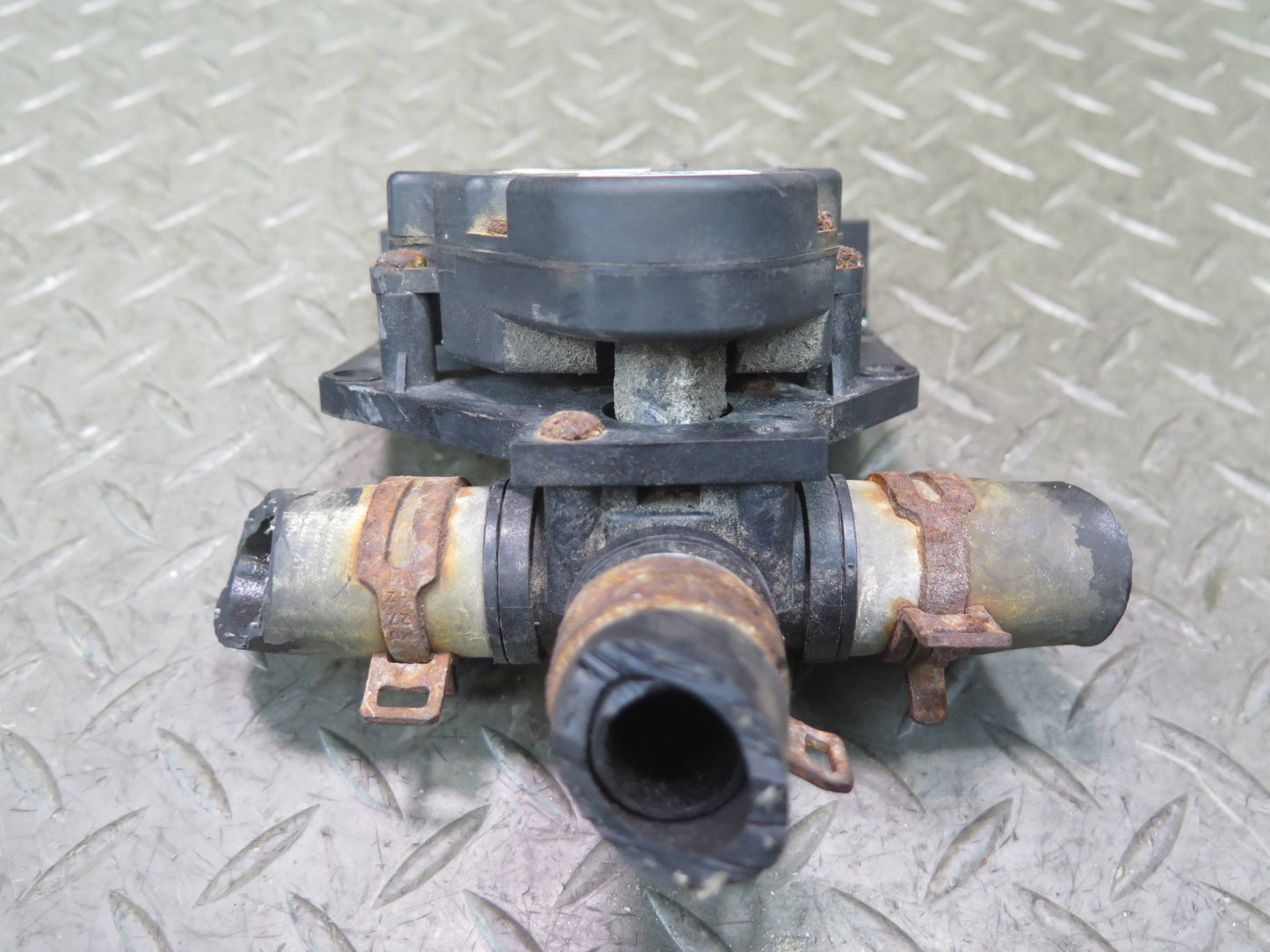 2016-2019 Tesla Model S 75D Water Coolant 3 WAY Valve Actuator Pump