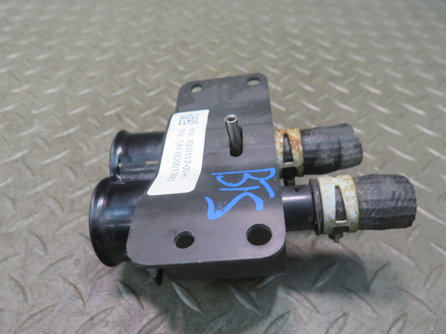 2016-2019 Tesla Model S 75D Battery Rapidmate Coolant Hose Tube Pipe Connector