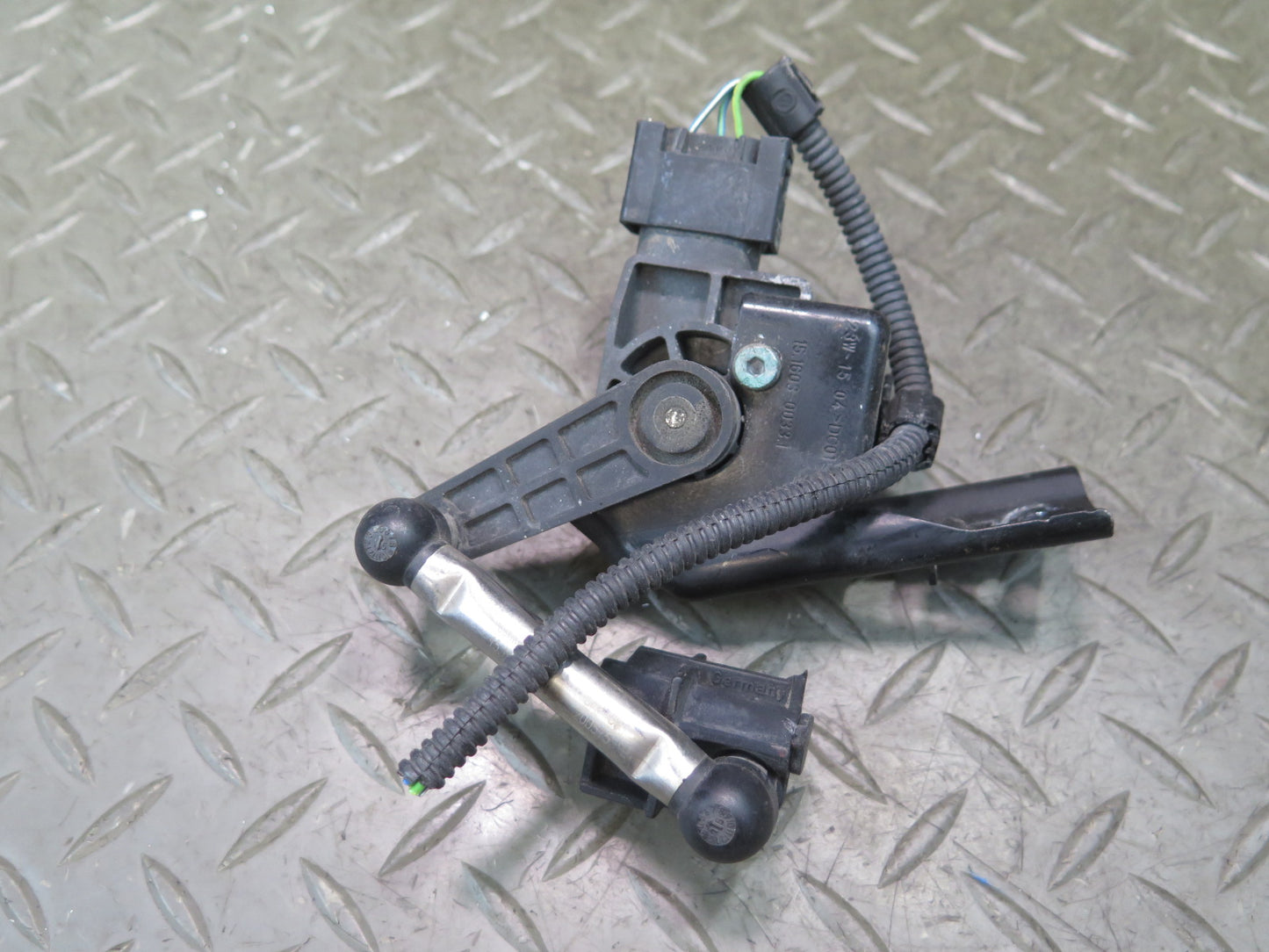 2010-2016 Porsche Panamera 970 Front Left Side Suspension Height Level Sensor