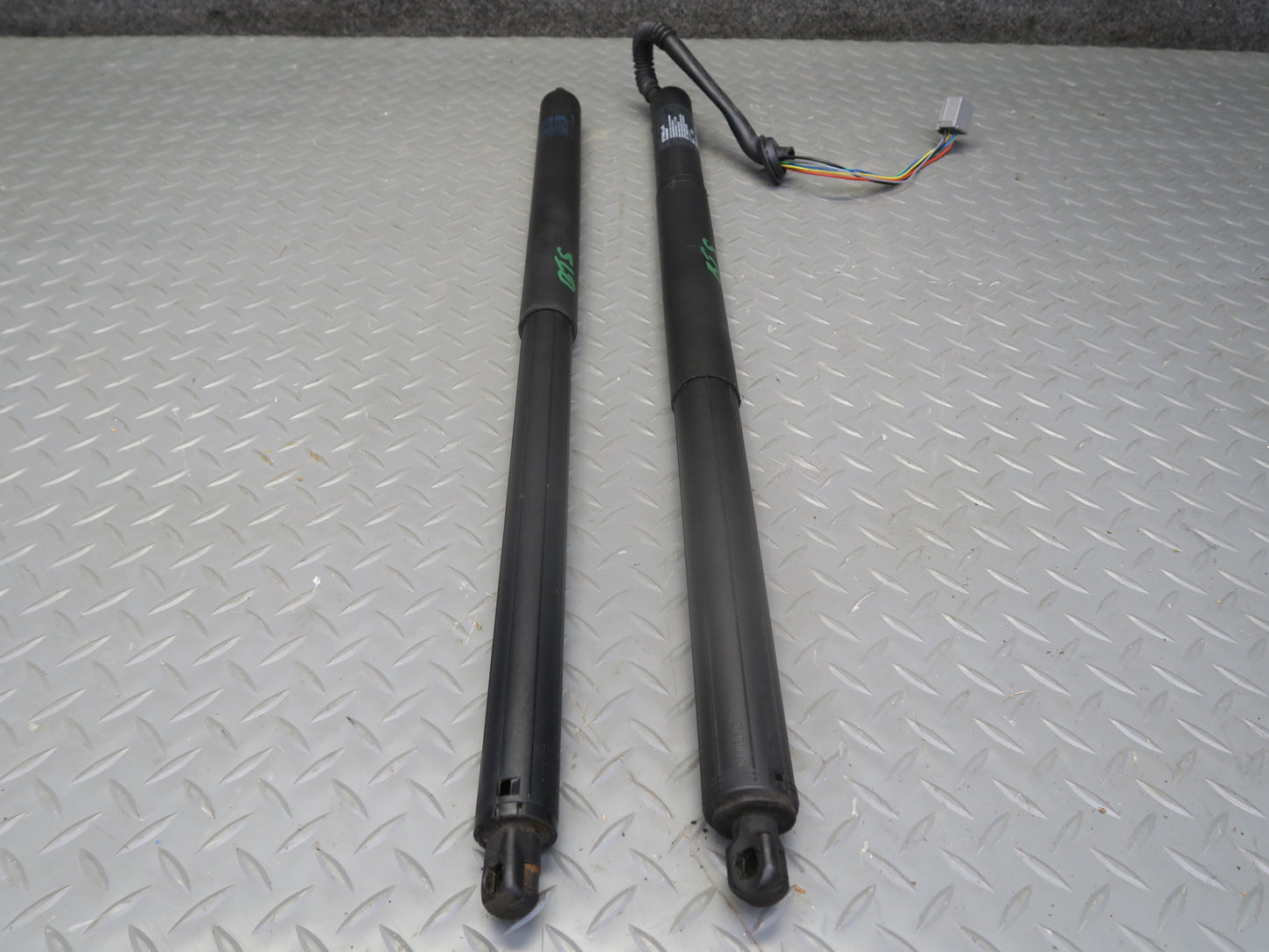 2016-2019 Tesla Model S 75D Rear Right Left Side Lift Gate Power Shock Strut Set