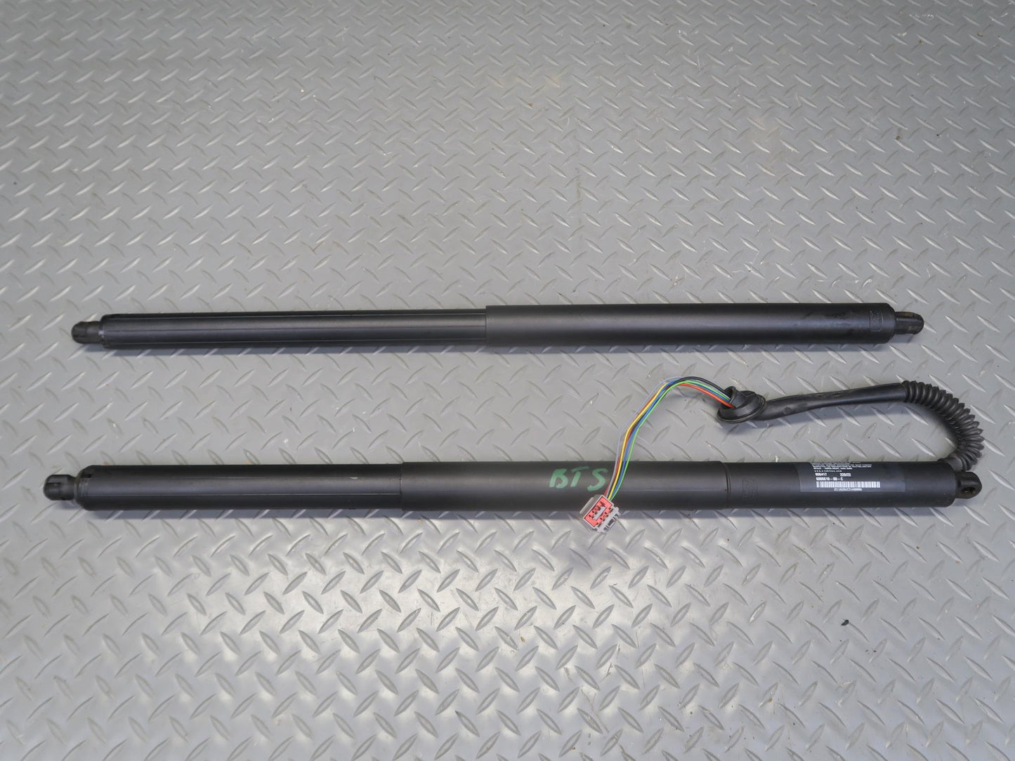 2016-2019 Tesla Model S 75D Rear Right Left Side Lift Gate Power Shock Strut Set