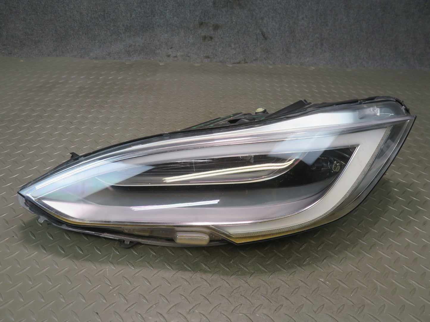 2016-2019 Tesla Model S 75D Front Left Driver Side LED Headlight Lamp Damaged