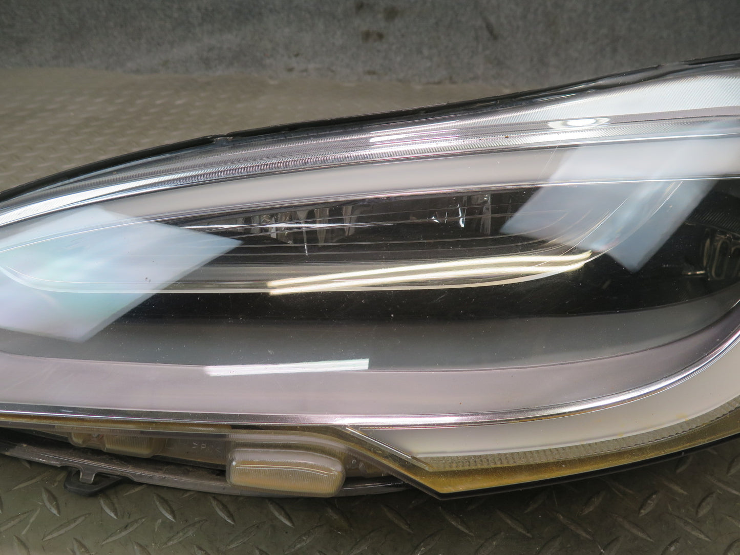 2016-2019 Tesla Model S 75D Front Left Driver Side LED Headlight Lamp Damaged