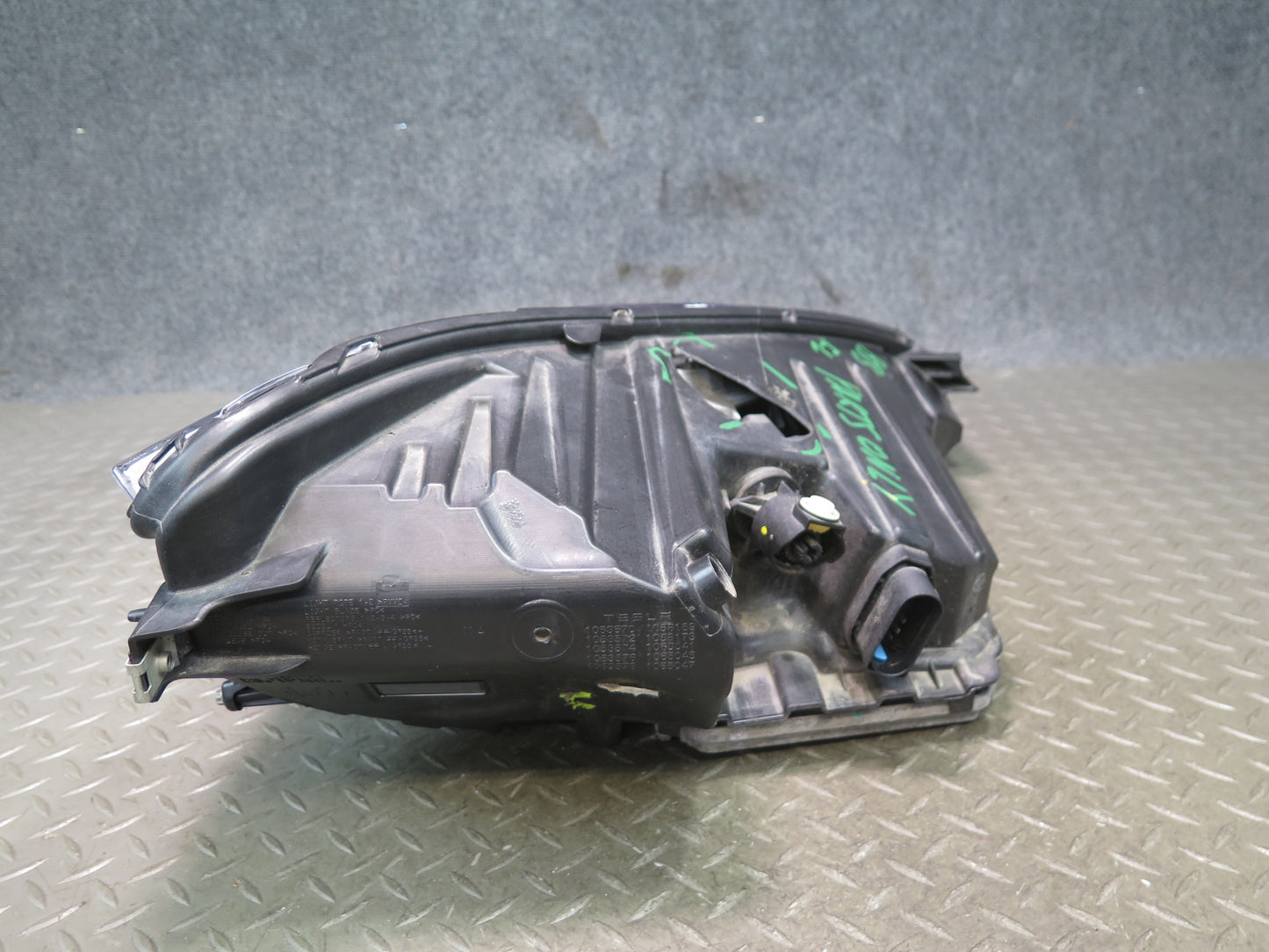 2016-2019 Tesla Model S 75D Front Left Driver Side LED Headlight Lamp Damaged