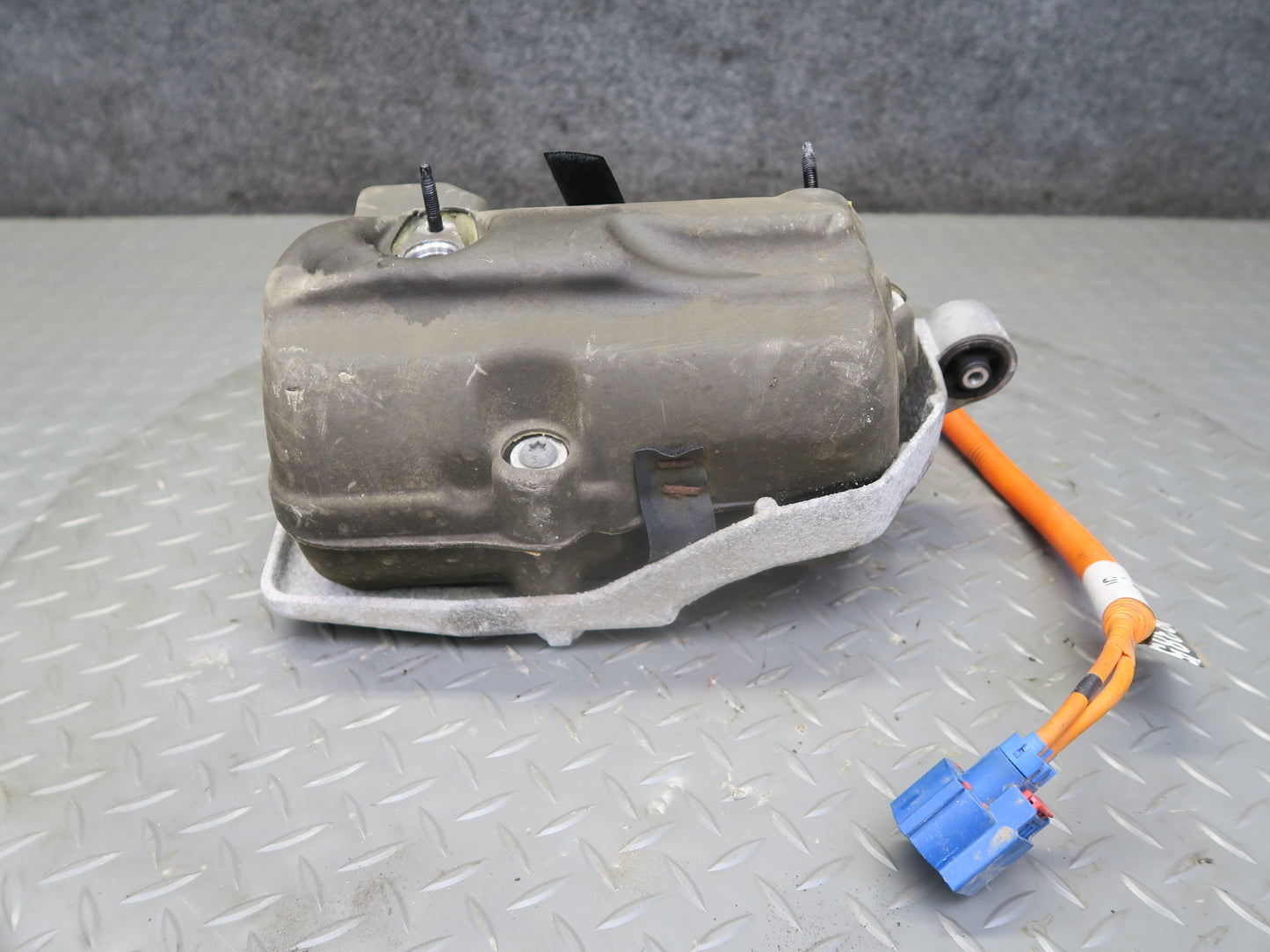 2016-2019 Tesla Model S 75D A/C Air Condition Compressor Pump W/ Bracket