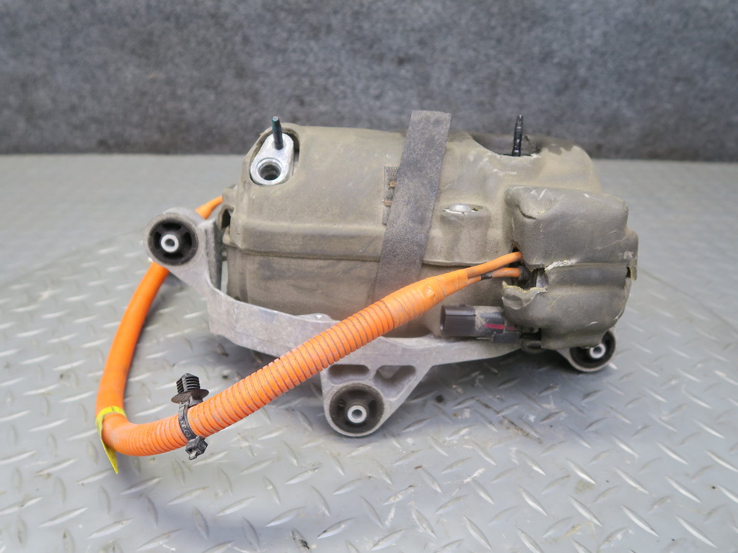2016-2019 Tesla Model S 75D A/C Air Condition Compressor Pump W/ Bracket
