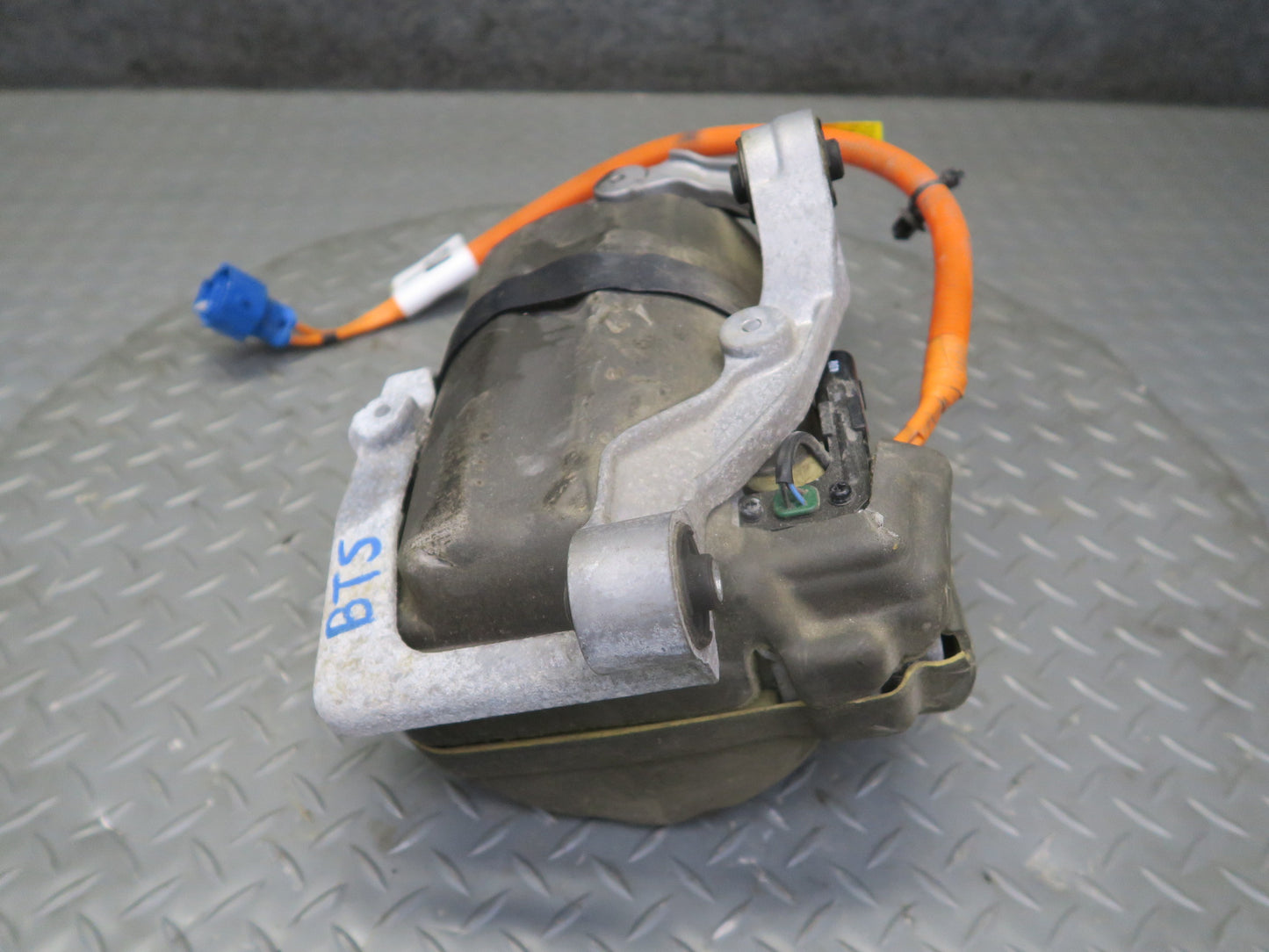 2016-2019 Tesla Model S 75D A/C Air Condition Compressor Pump W/ Bracket