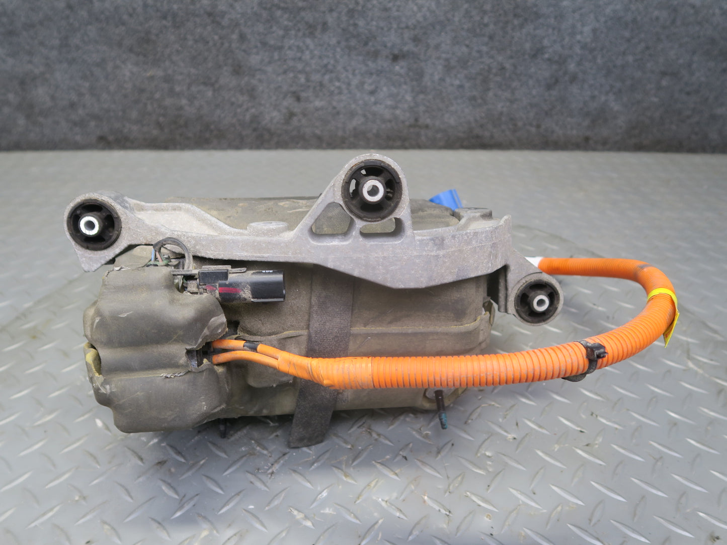 2016-2019 Tesla Model S 75D A/C Air Condition Compressor Pump W/ Bracket